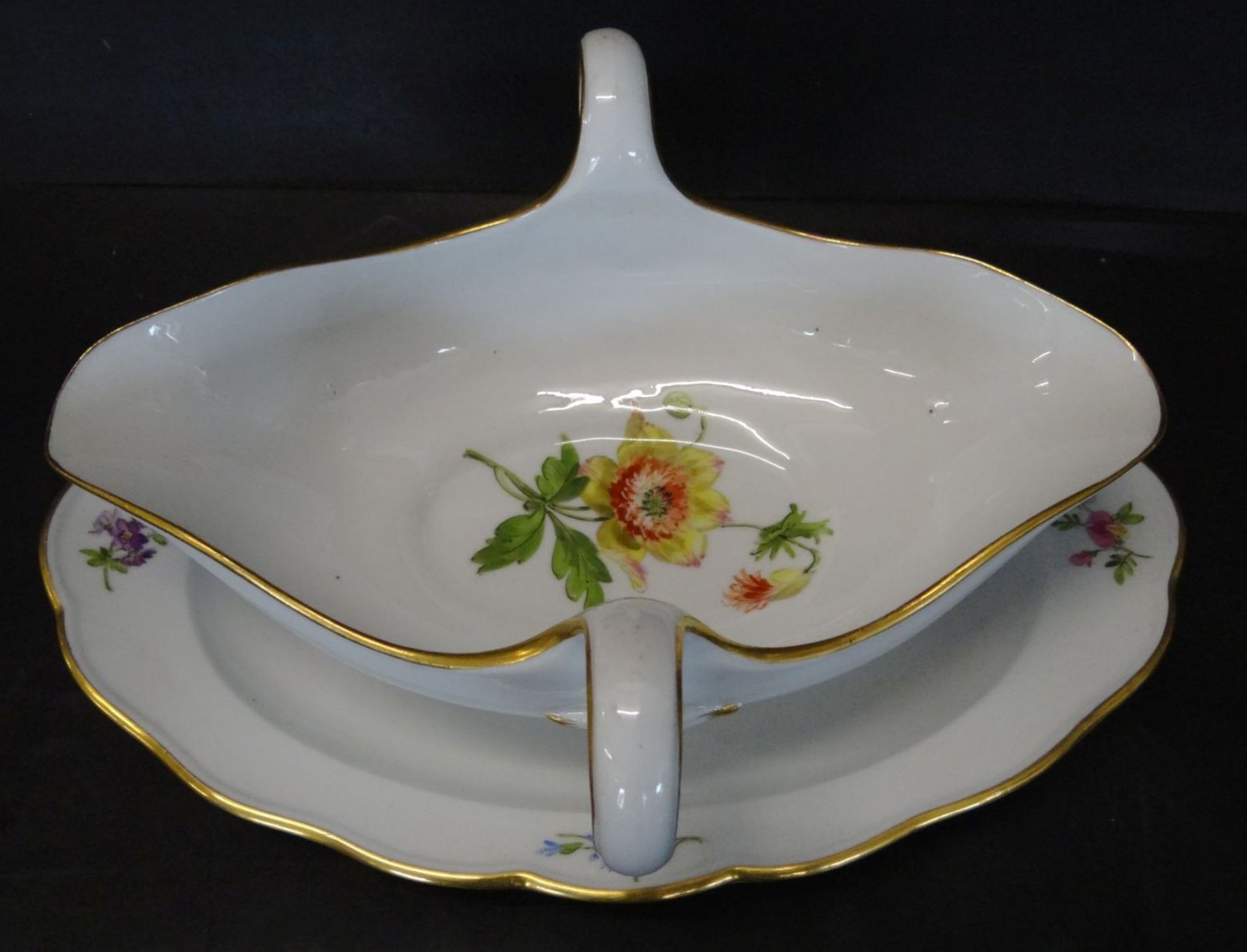 gr. Sauciere "Meissen" Blumenmalerei, 1.Wahl, H-10 cm, 24x16 cm, 1.Wahl