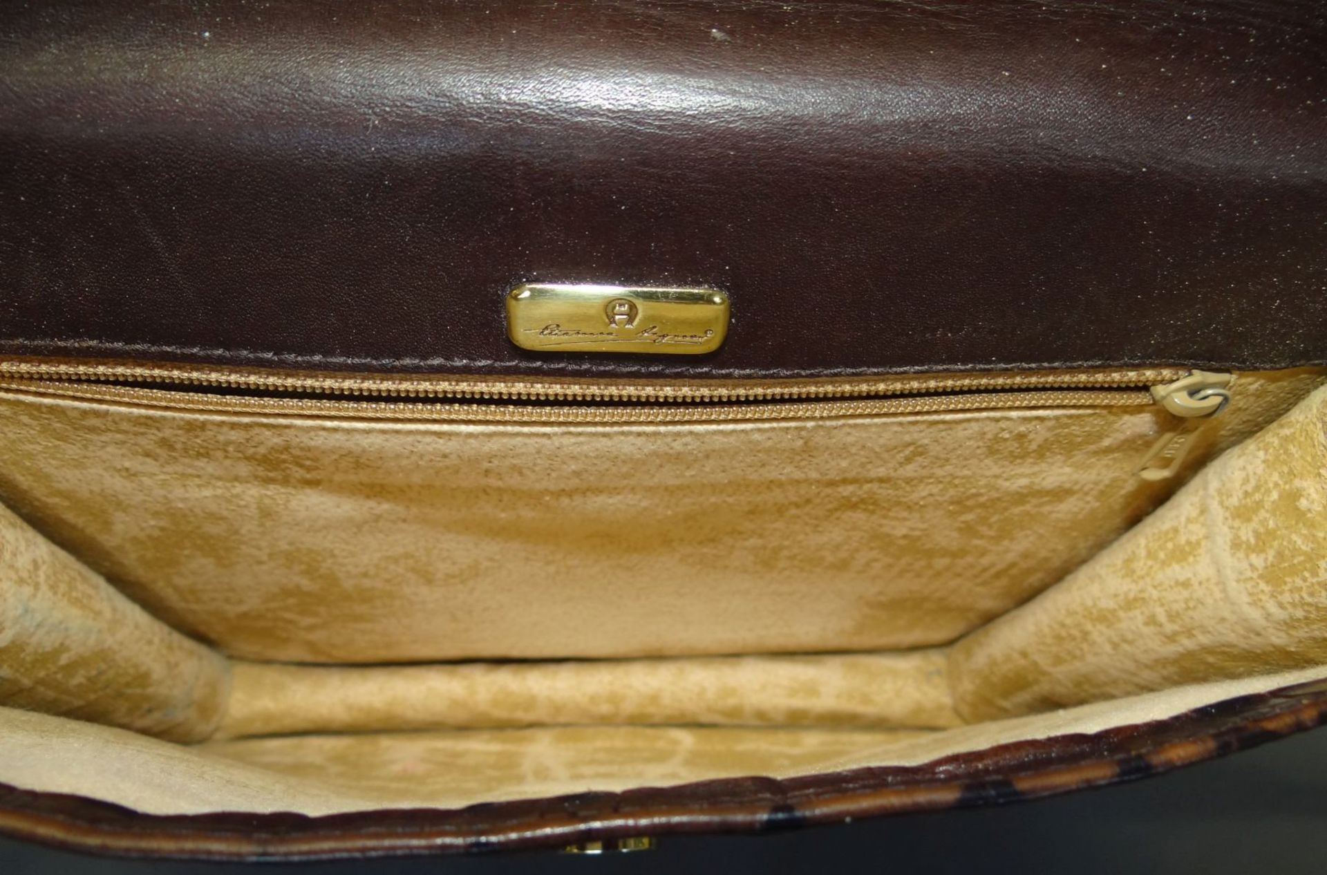 Handtasche "Aigner" Krokoleder-Dekor, neuwertig, 21x24 cm - Bild 3 aus 5