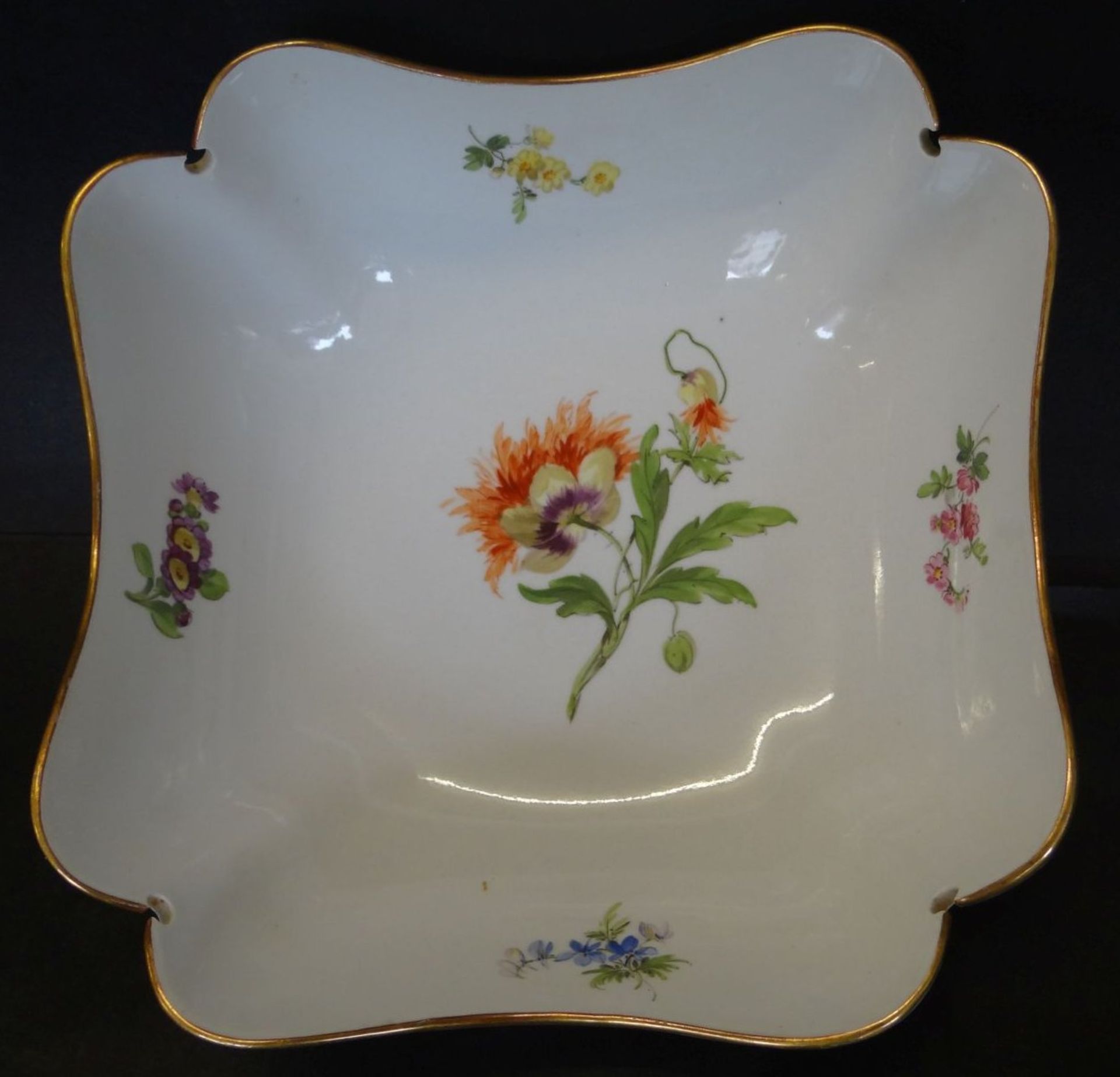 grosse eckige Schale "Meissen" Blumenmalerei, H-9,5 cm, 22x22 cm, 1.Wahl