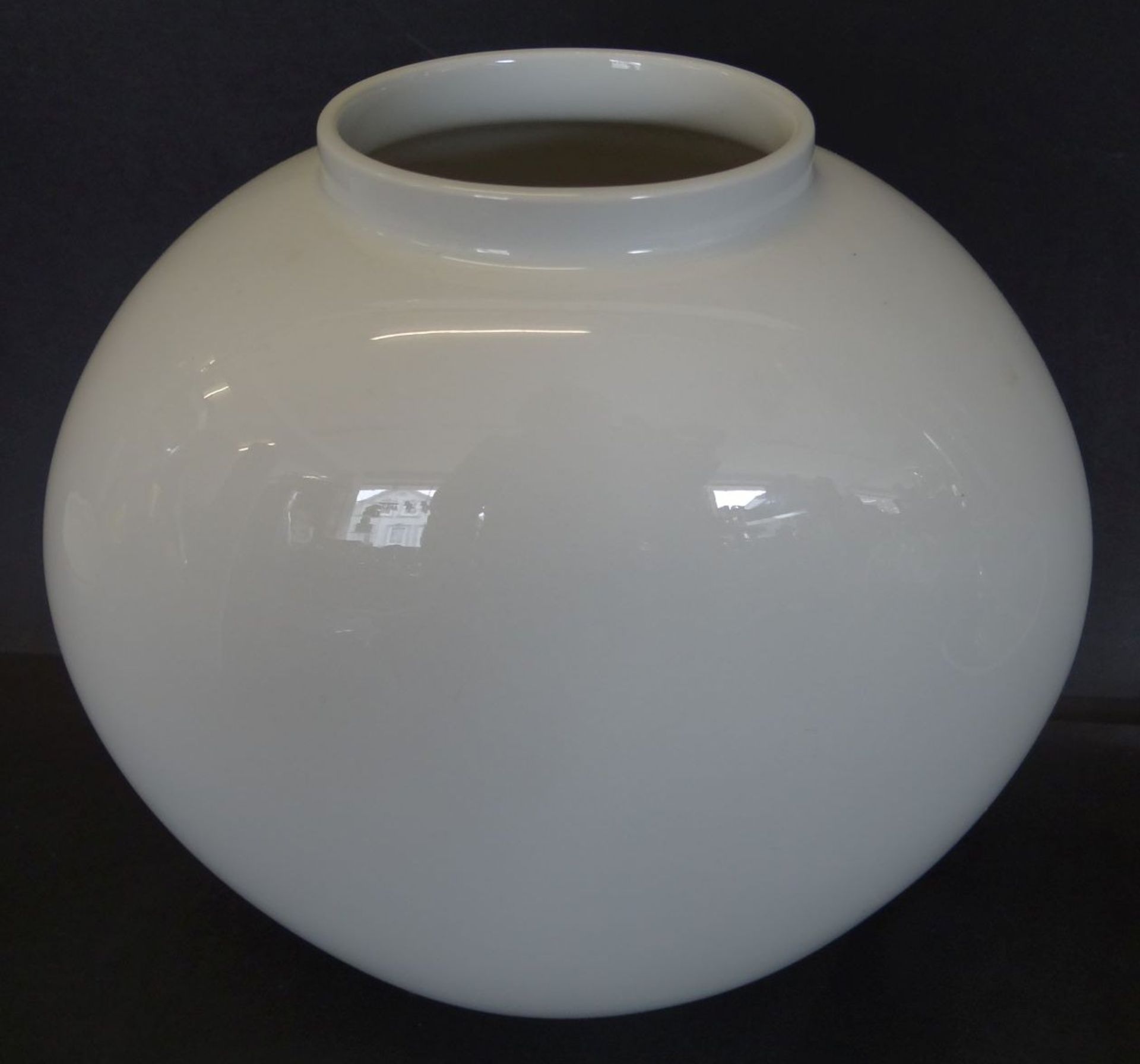 gr. Vase "KPM" Berlin, Weissporzellan, H-19 cm, B-18 cm - Bild 2 aus 4