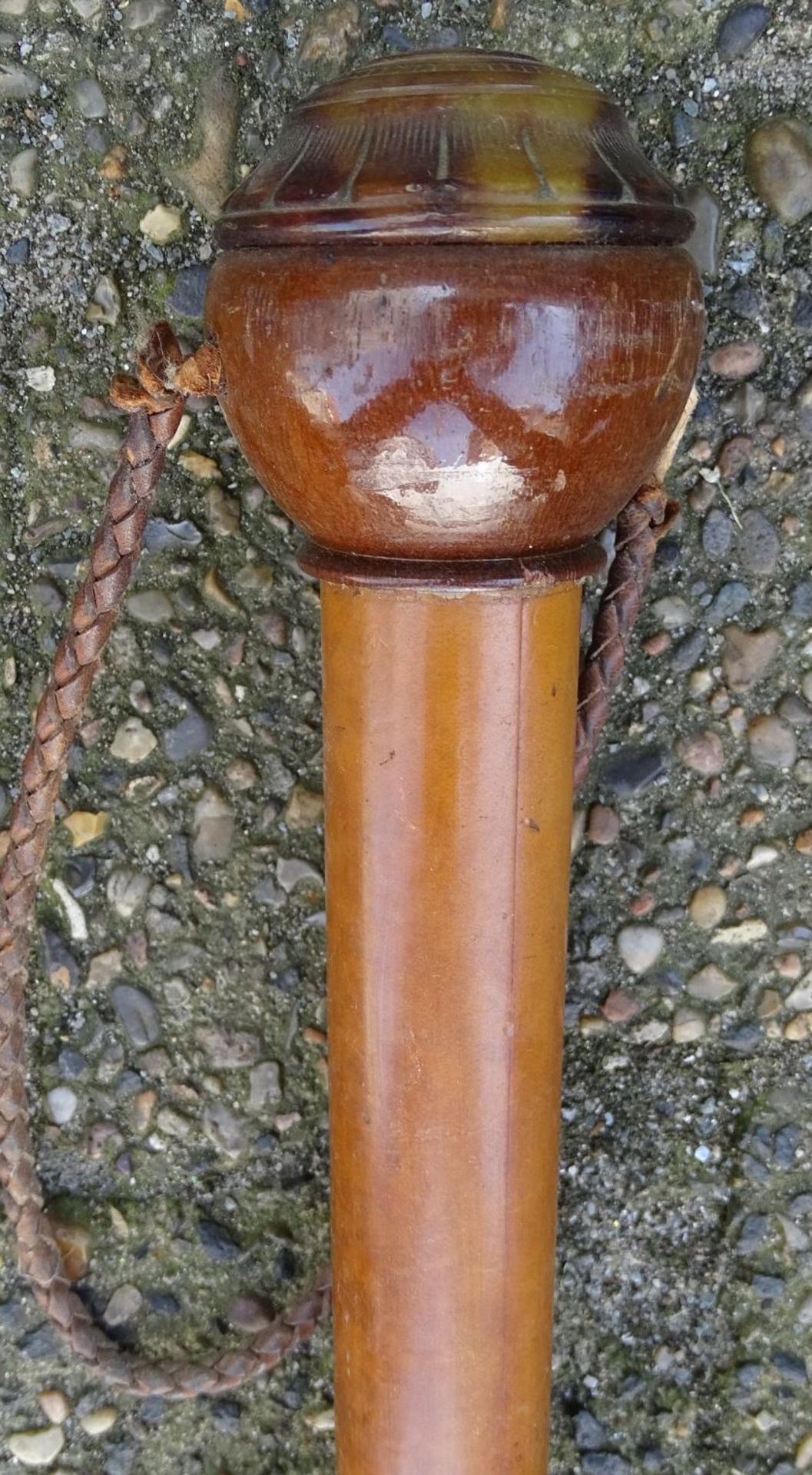 Gehstock mit beschnitzten Knauf,und Schlaufe, L-84 cm