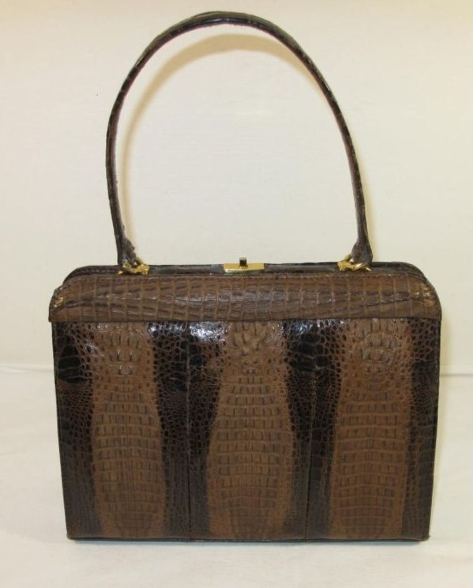 Damenhandtasche, Krokoleder, wohl 60/70er Jahre, 19 x 24cm, leichte Tragespuren.