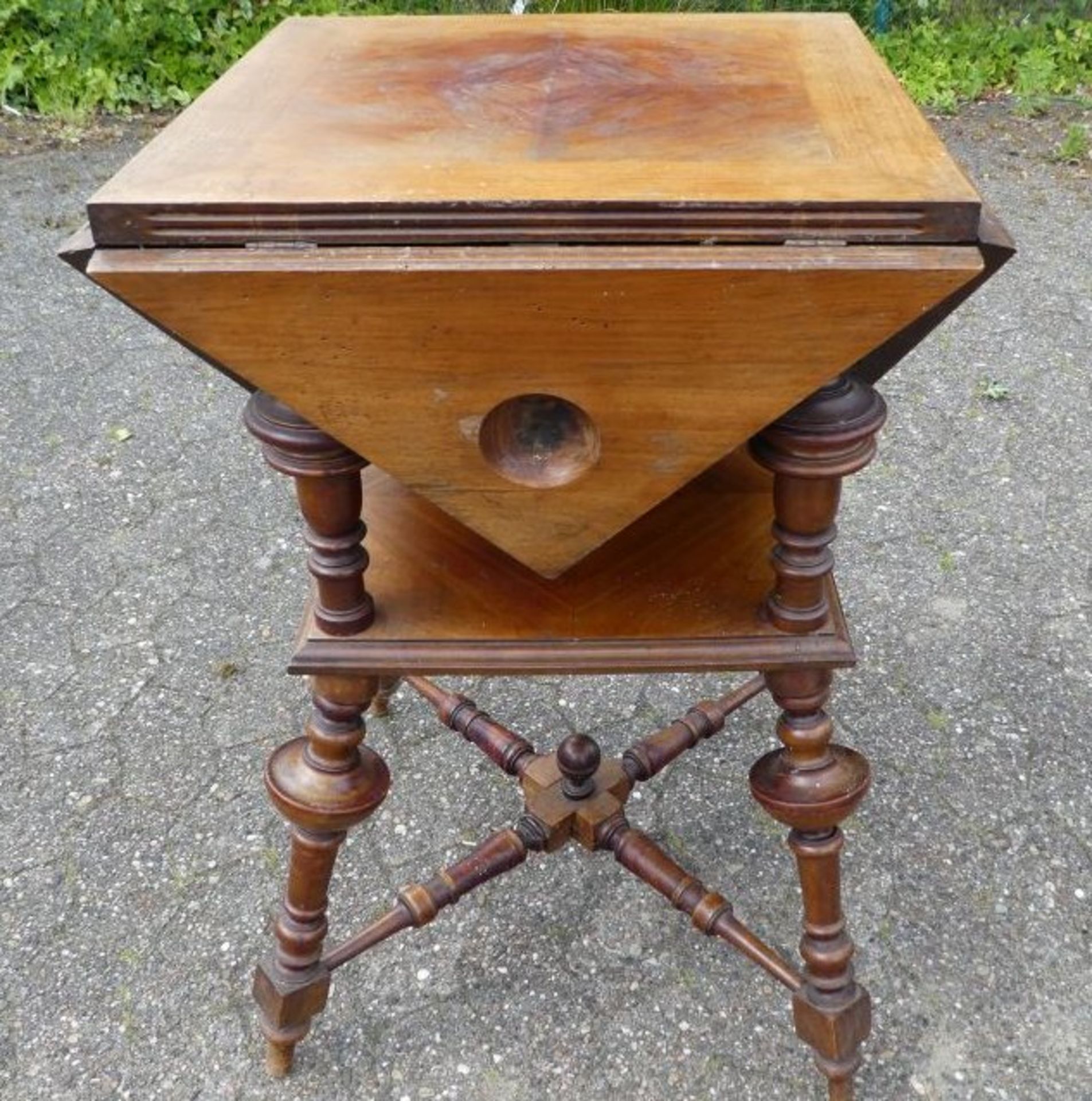 Gründerzeit-Spieltisch, restaurierungs bedürftig, H-80cm