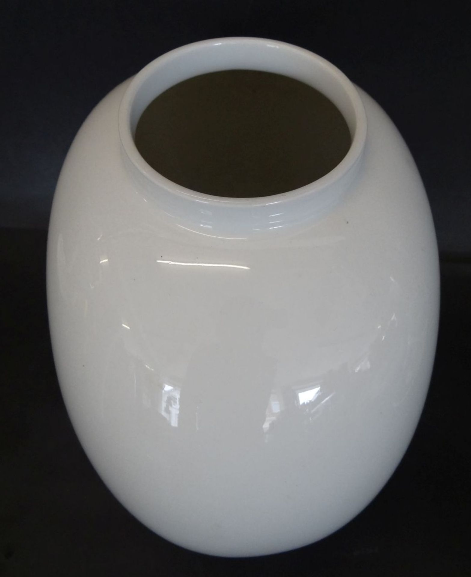 gr. Vase "KPM" Berlin, Weissporzellan, H-19 cm, B-18 cm - Bild 3 aus 4