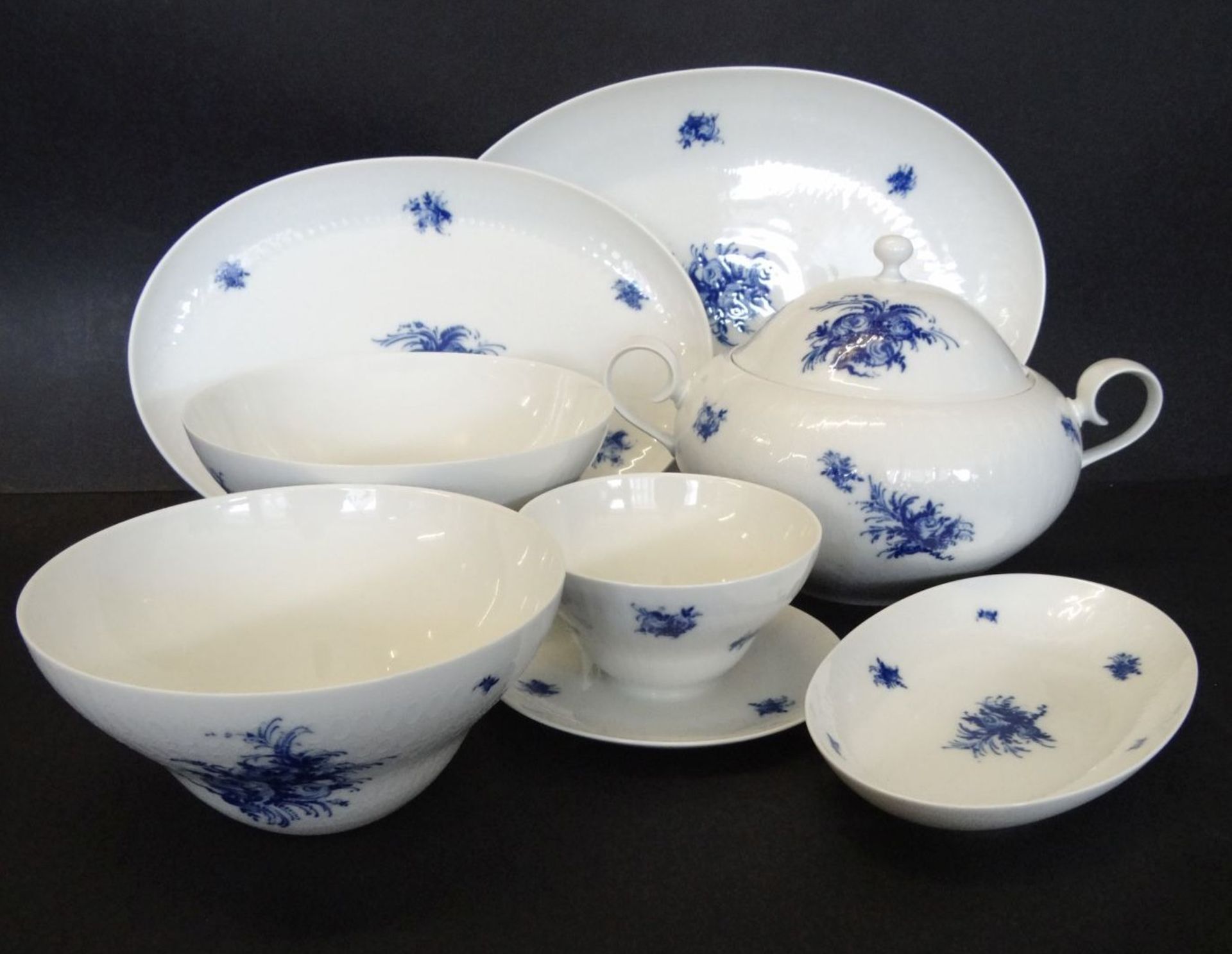 Speiseservice für 8 Personen "Rosenthal" , blaue Blumen, zus. 31 Teile, Terrine, 3 ovale Platten, - Bild 2 aus 3