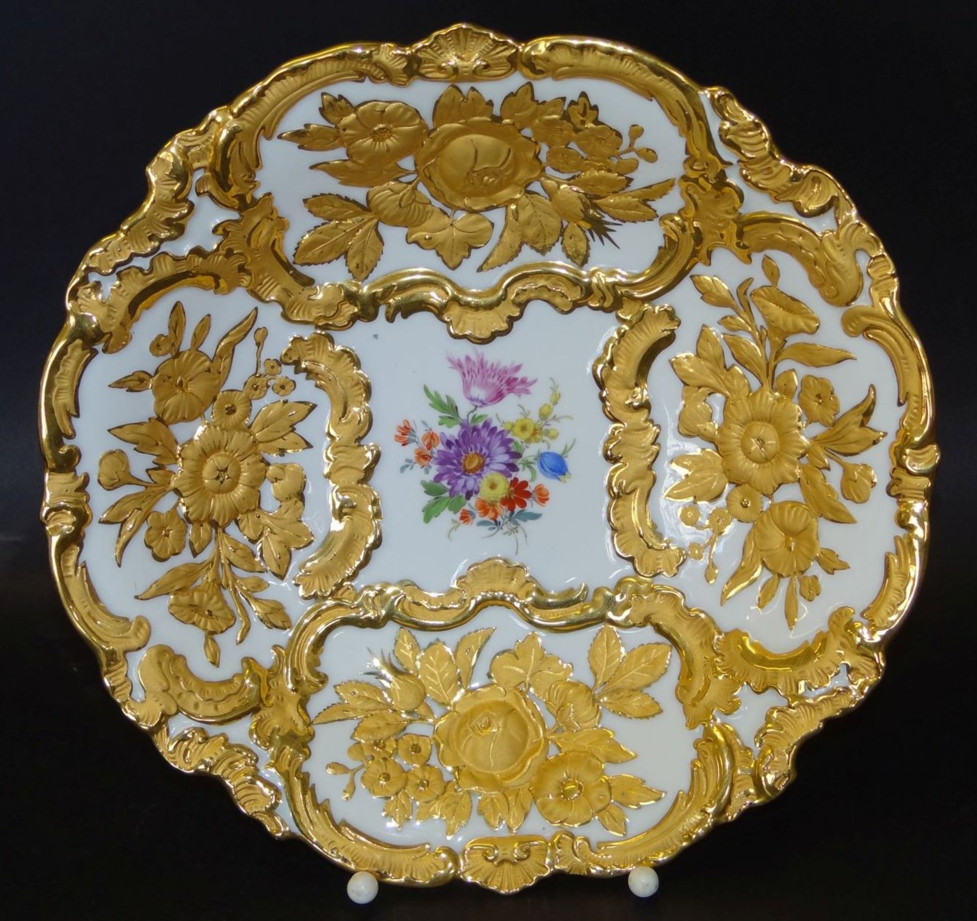 runde Prunkschale "Meissen" Blumen-und Golddekor Schwertermarke durchschliffen, D-28 cm, H-6 cm