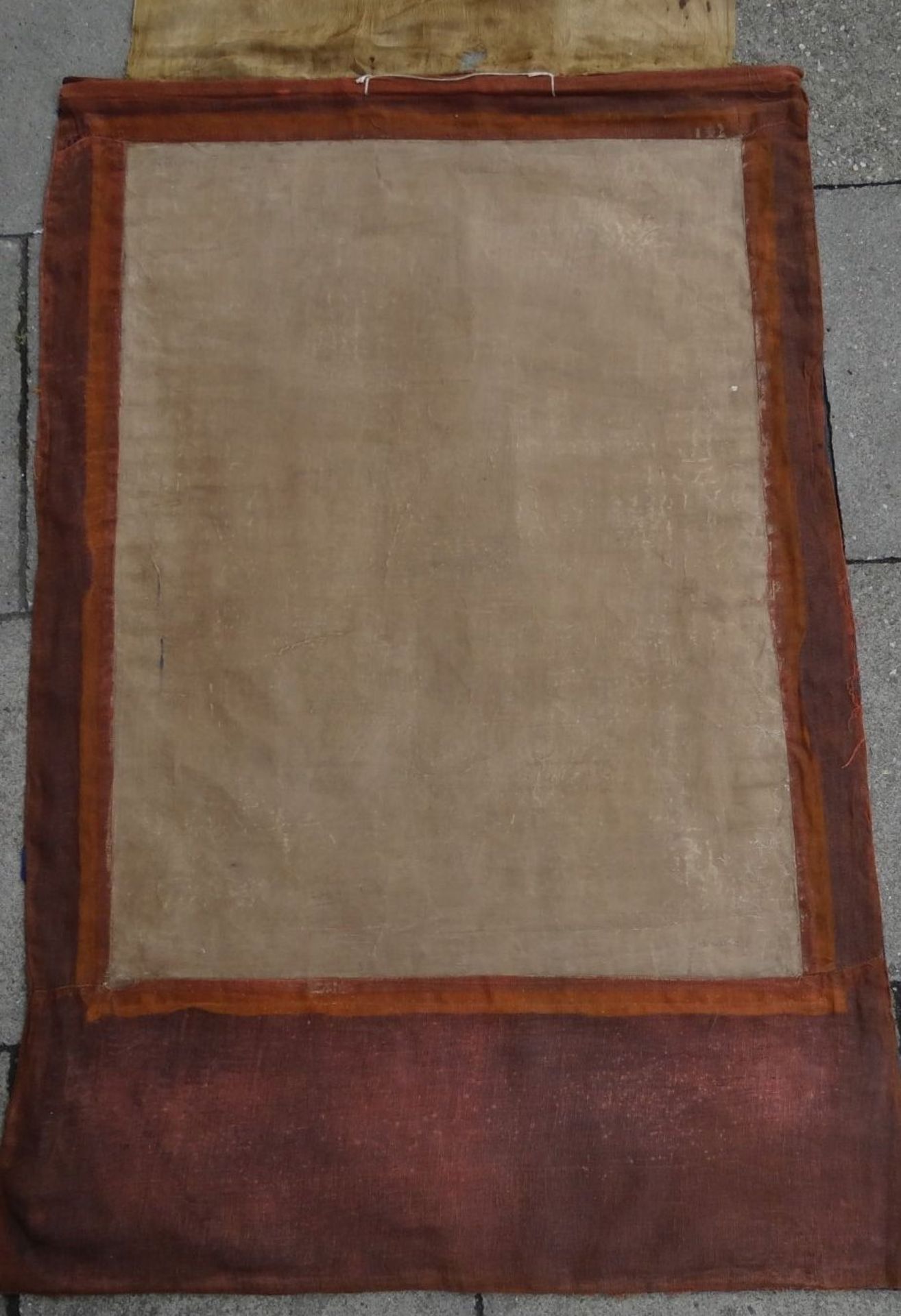 grosser Thangka auf Stoff, 103x88 cm, Alters-u. Gebrauchsspuren - Bild 4 aus 5