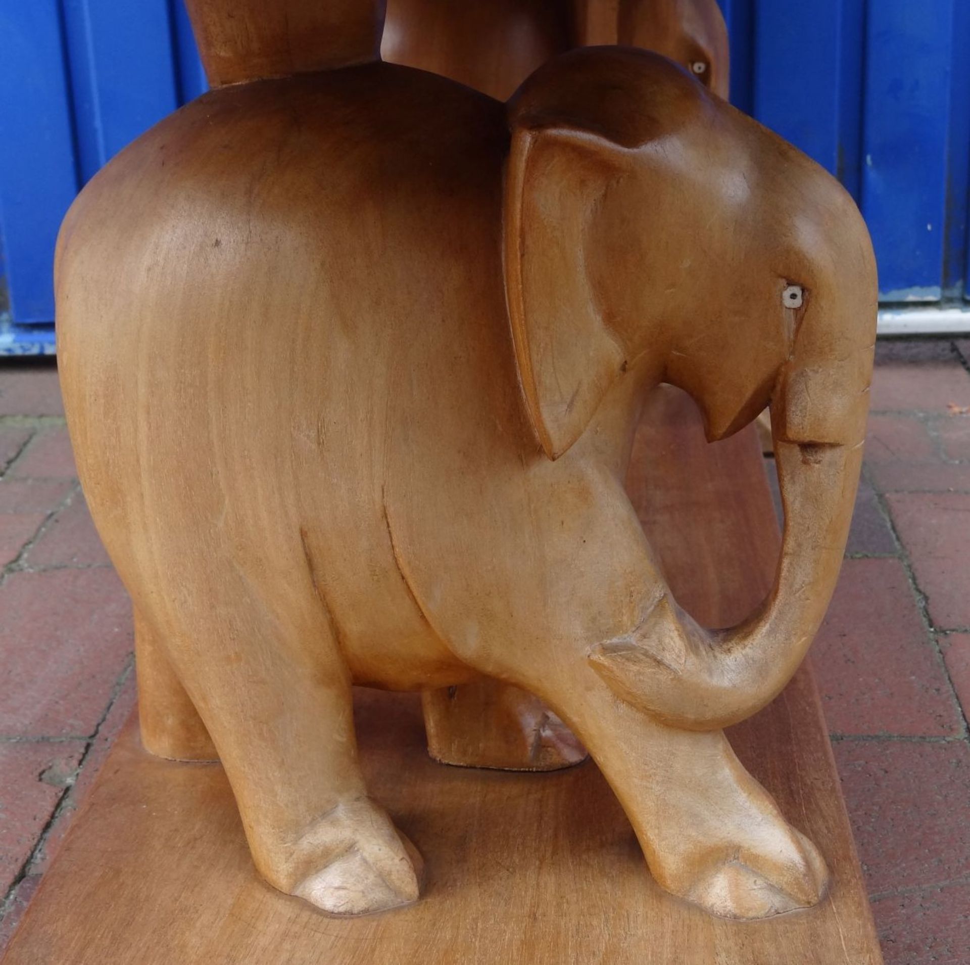 Couchtisch, afrikan. Edelholz, getragen von 2 Elefanten, H-50 cm, 102x54 cm, Gebrauchsspuren - Bild 3 aus 6