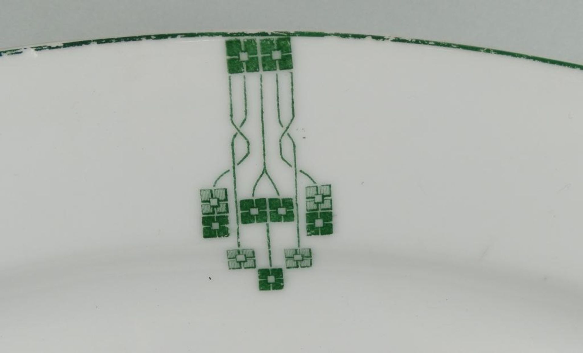 grosse ovale Platte mit geometr. Jugendstildekor, leicht berieben, 42x28 cm - Bild 2 aus 3