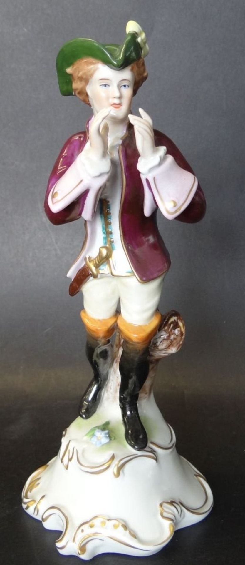 Figur "Junger Kavalier" bemalt, Blaumarke, H-22 cm