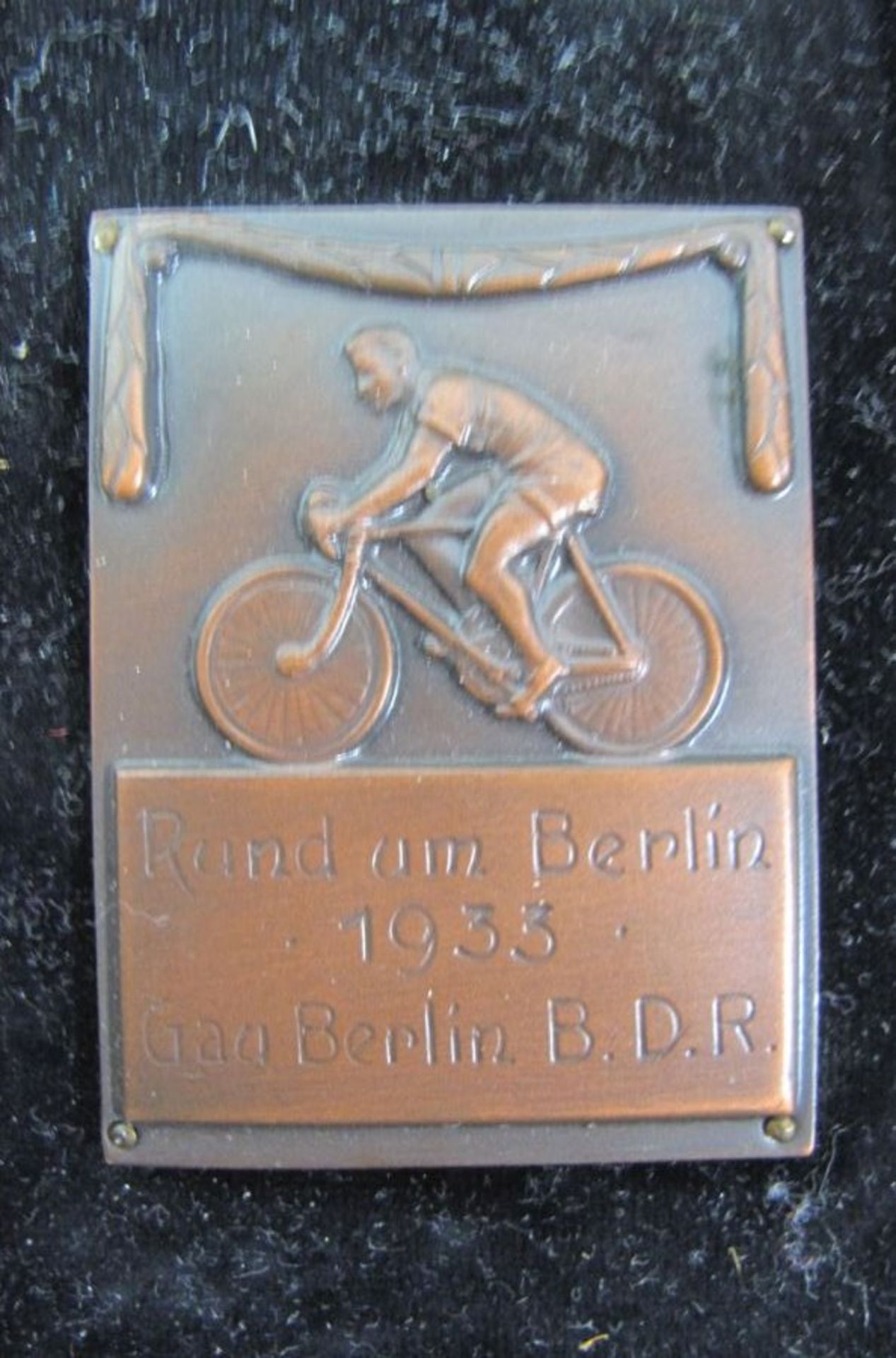 Plakette mit Foto, Rund um Berlin, B.D.R. (Bund Deutscher Radfahrer), 1933, gerahmt, RG 14 x 10, - Bild 2 aus 3