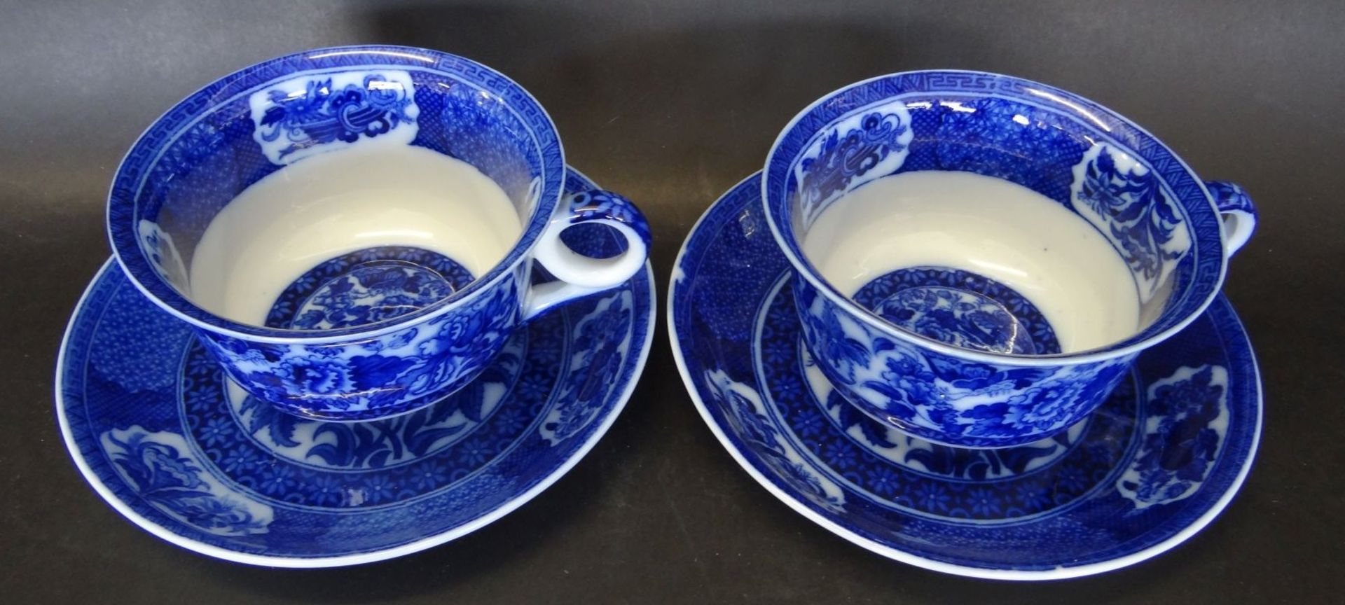 2 übergrosse Cafe au lait Tassen mit U.T., Holland, blaues Dekor, H-8 cm, D-14 c - Bild 2 aus 4