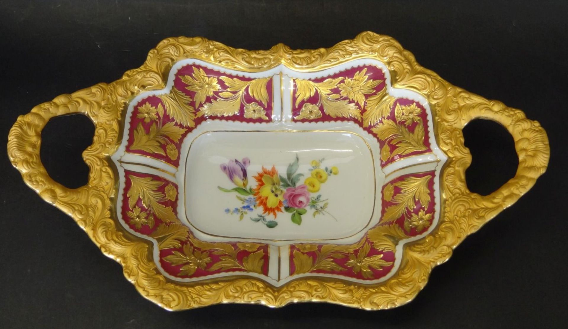 ovale Prunkschale "Meissen" Blumen-und Golddekor,Schwertermarke durchschliffen, H-8,5 cm, 36x21 cm