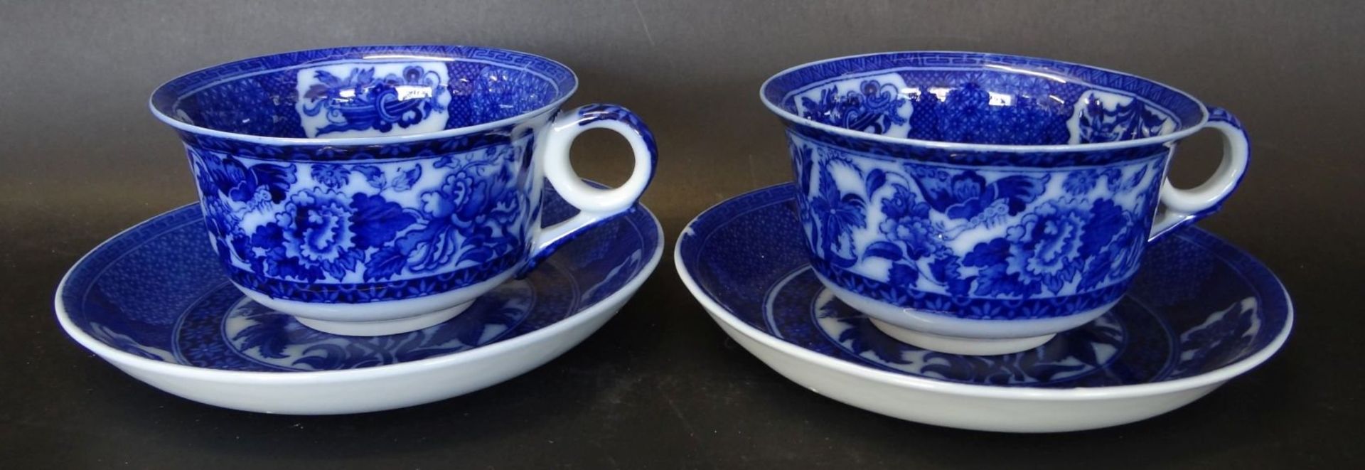2 übergrosse Cafe au lait Tassen mit U.T., Holland, blaues Dekor, H-8 cm, D-14 c