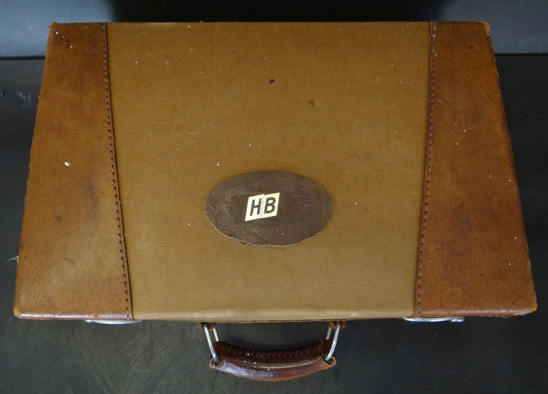 kl. Leder-Handkoffer "Ann Christin", mttiig Stoff, 36x24 cm, Alters-u. Gebrauchsspuren - Bild 2 aus 5