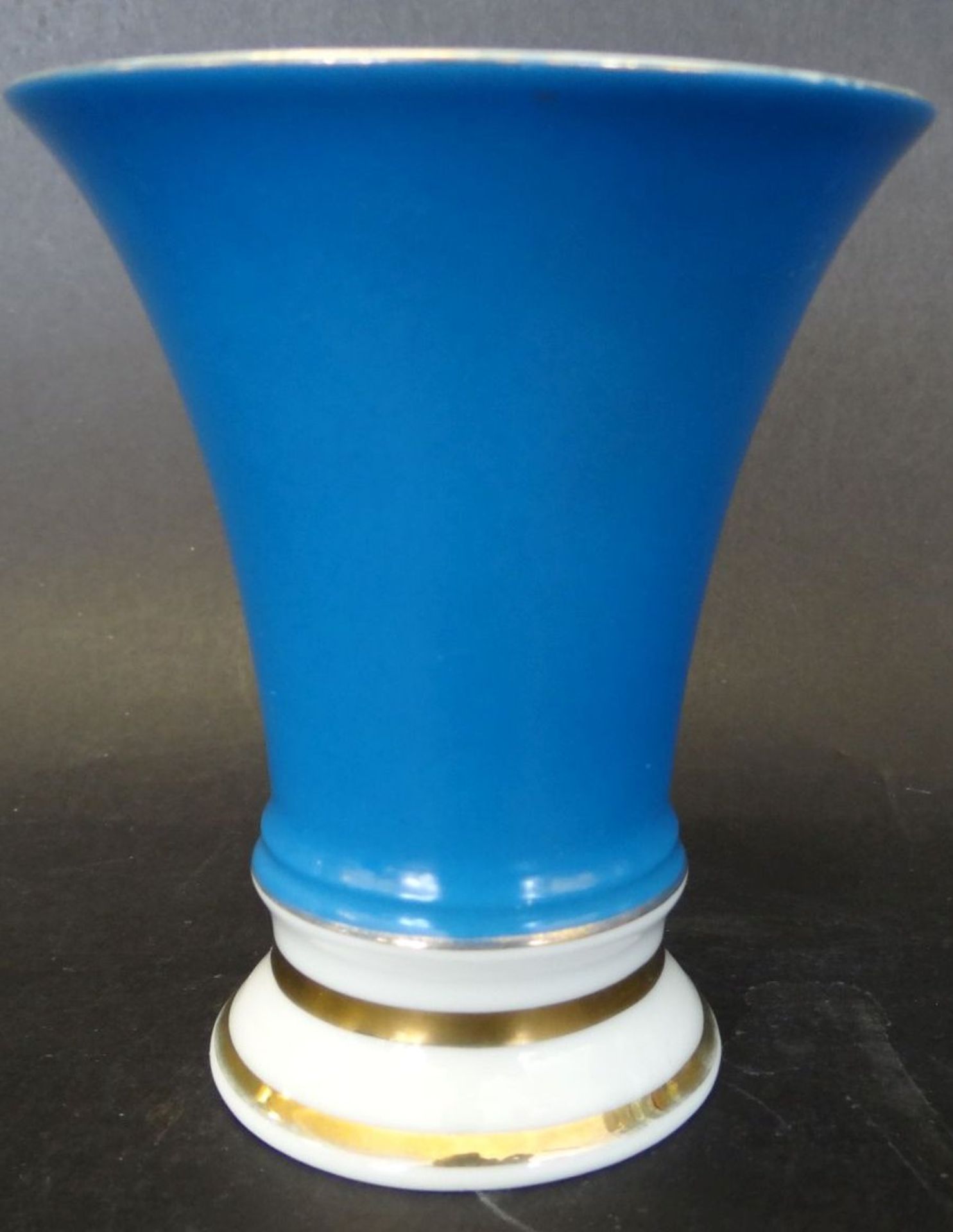 Vase und Kaffeetasse mit U.T. "Fürstenberg", balu/gold, etwas berieben, Vase H-10 c - Bild 4 aus 5