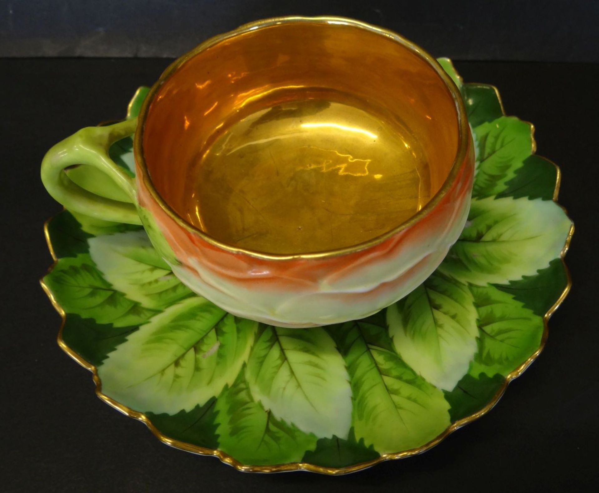 Jugendstil-Teetasse mit U.T. "Karlsbad" Blattdekor, innen vergoldet, Standring kl. Abplatzer, - Bild 3 aus 8