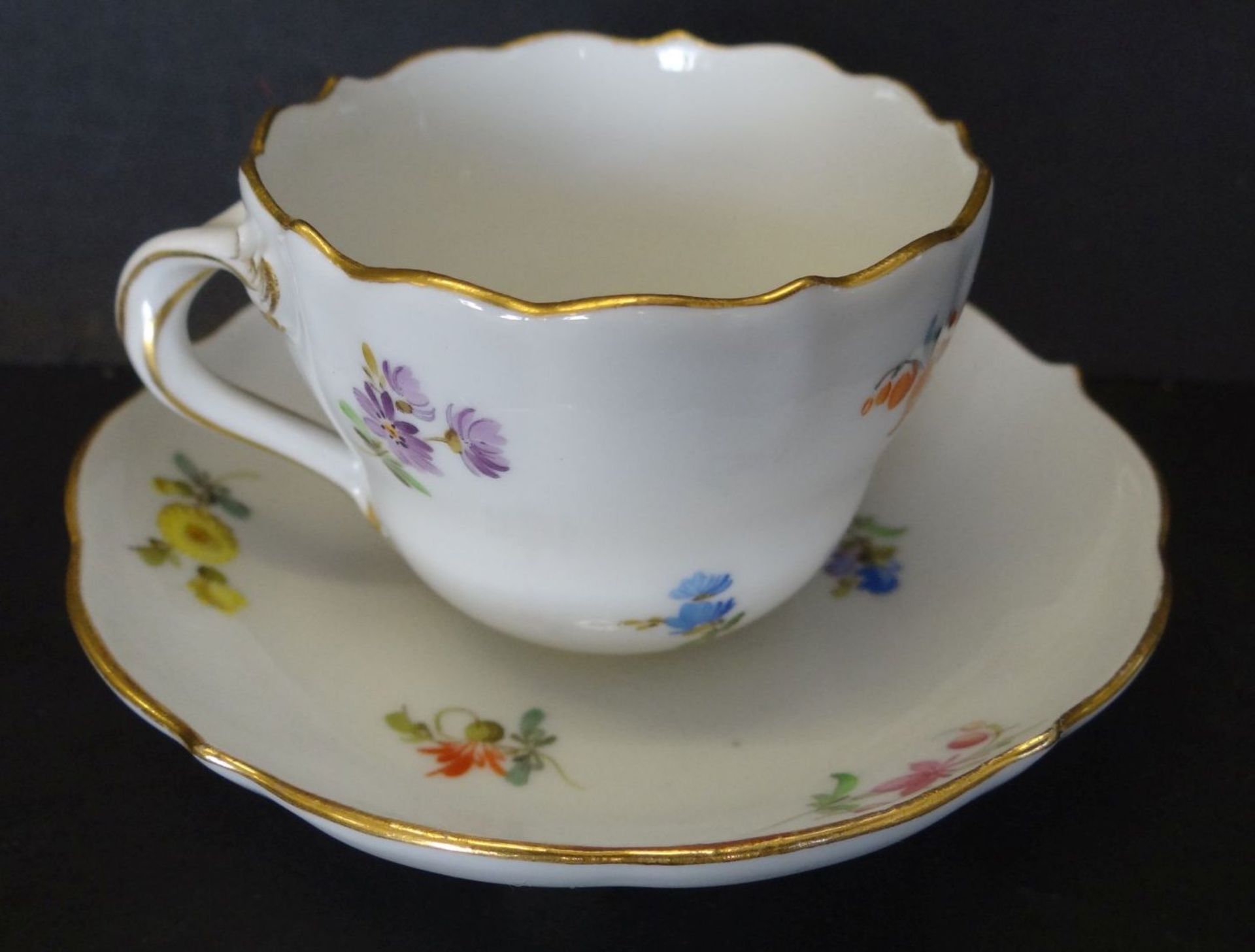 Moccatasse mit U.T. "Meissen" Streublümchen, Schwertermarke 1.Wah - Bild 3 aus 4