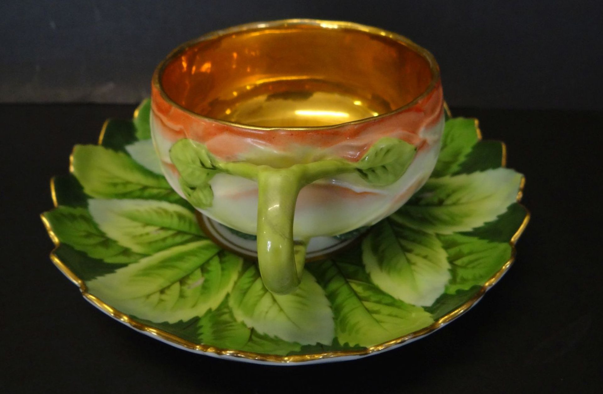 Jugendstil-Teetasse mit U.T. "Karlsbad" Blattdekor, innen vergoldet, Standring kl. Abplatzer, - Bild 2 aus 8