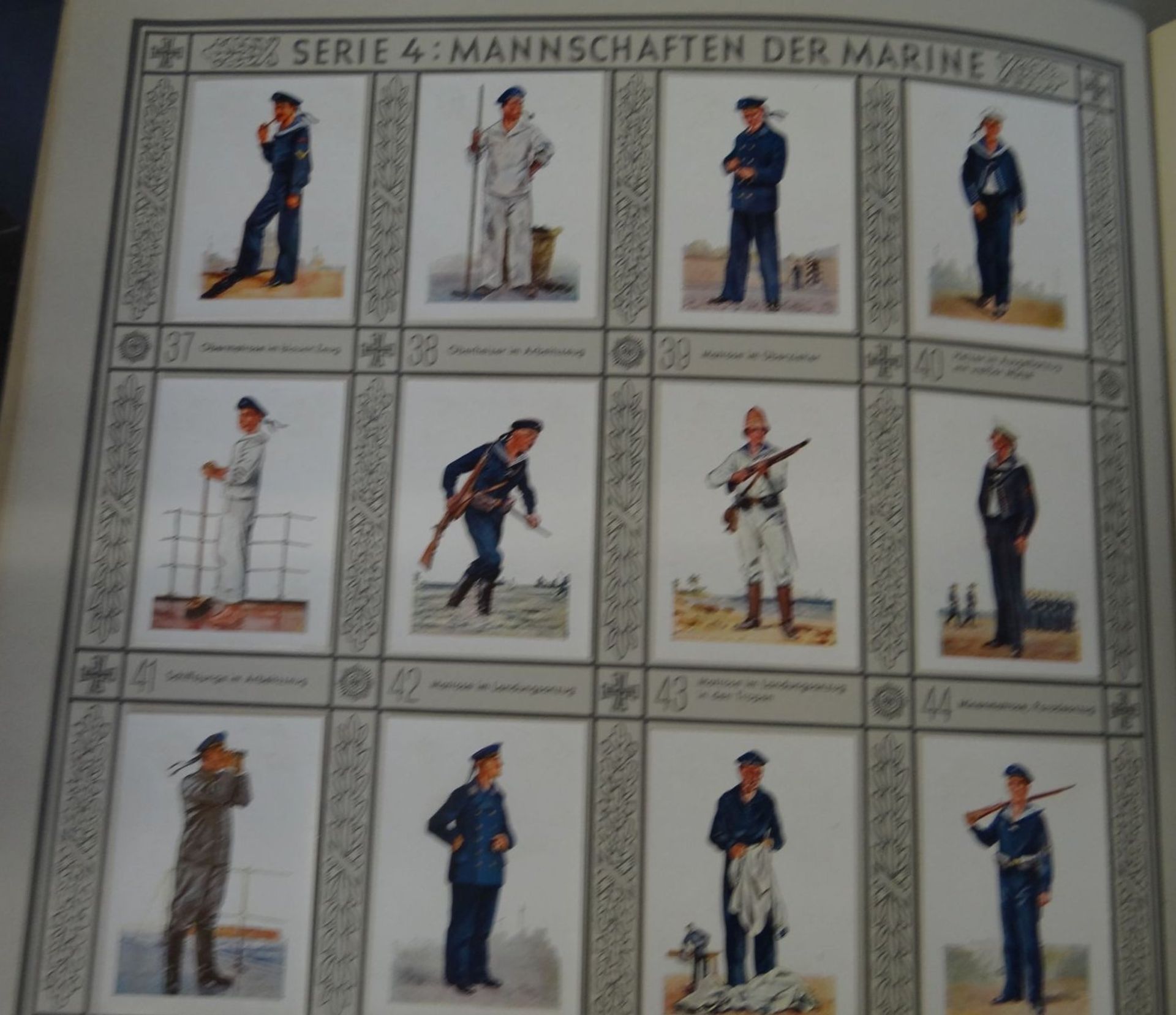 "Die Uniformen der Marine und Schutztruppen", komplett und gut erhalten - Bild 7 aus 9