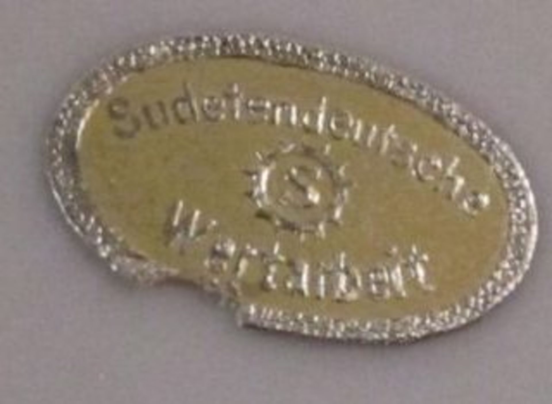 Zierdose, Sudetendeutsche Wertarbeit, Blumenbemalung, Deckel mit Spiegel, H-3,5cm D-7,5cm. - Bild 3 aus 3