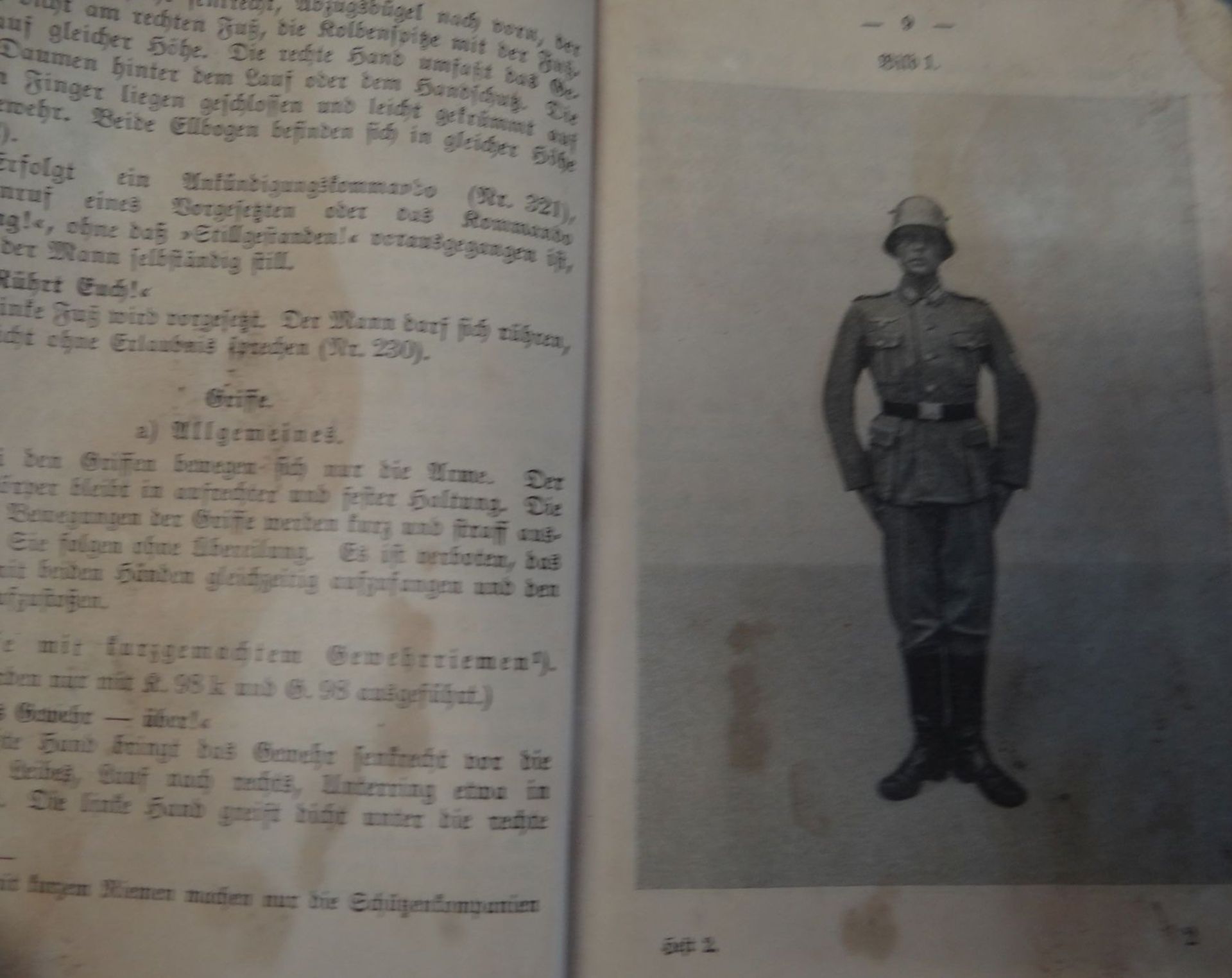 Büchlein, Ausbildung am Gewehr oder ähnliches?, Wehrmacht, Titelseite mit Titel etc. fehlt, 15x10 - Bild 3 aus 8