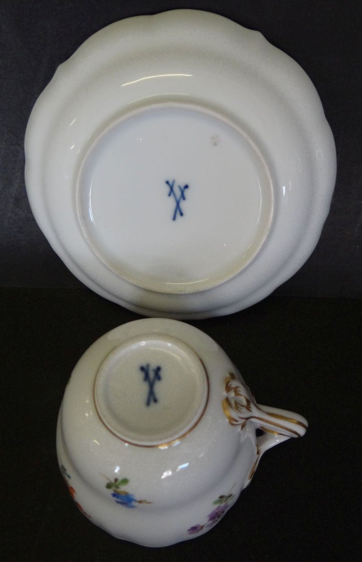 Moccatasse mit U.T. "Meissen" Streublümchen, Schwertermarke 1.Wah - Bild 4 aus 4