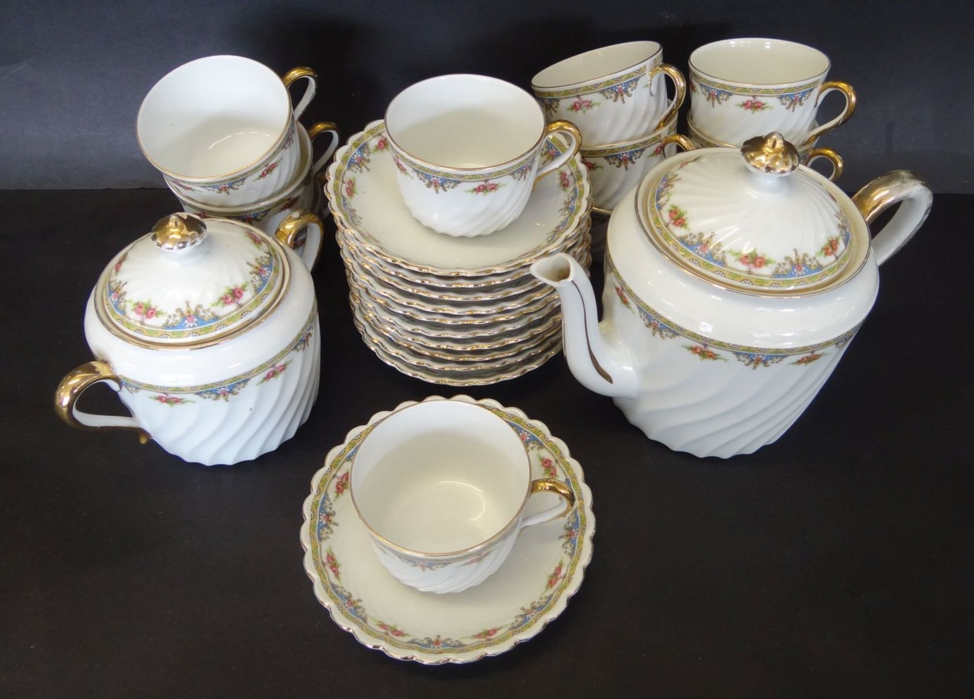 Teekanne, Zuckertopf, 11 Tassen mit 11 U.T. "Ginori", Tülle bestossen, H-16 cm, Röschendek - Bild 2 aus 7