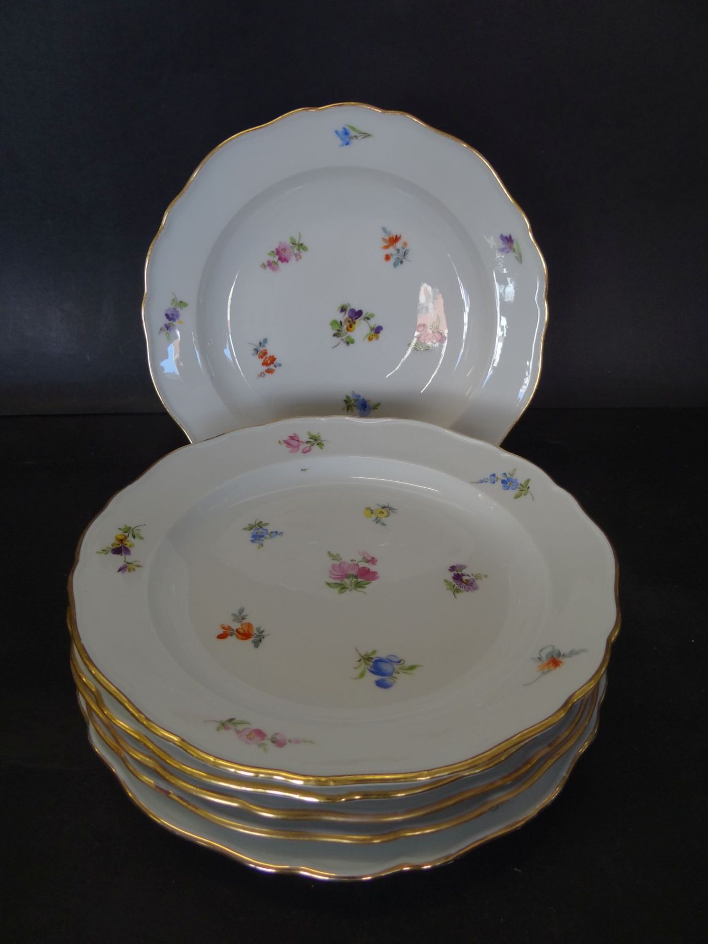 6 Mittelteller "Meissen" Streublume, 1.Wahl, D-21 cm, Knaufschwerter, 19.Jhd.