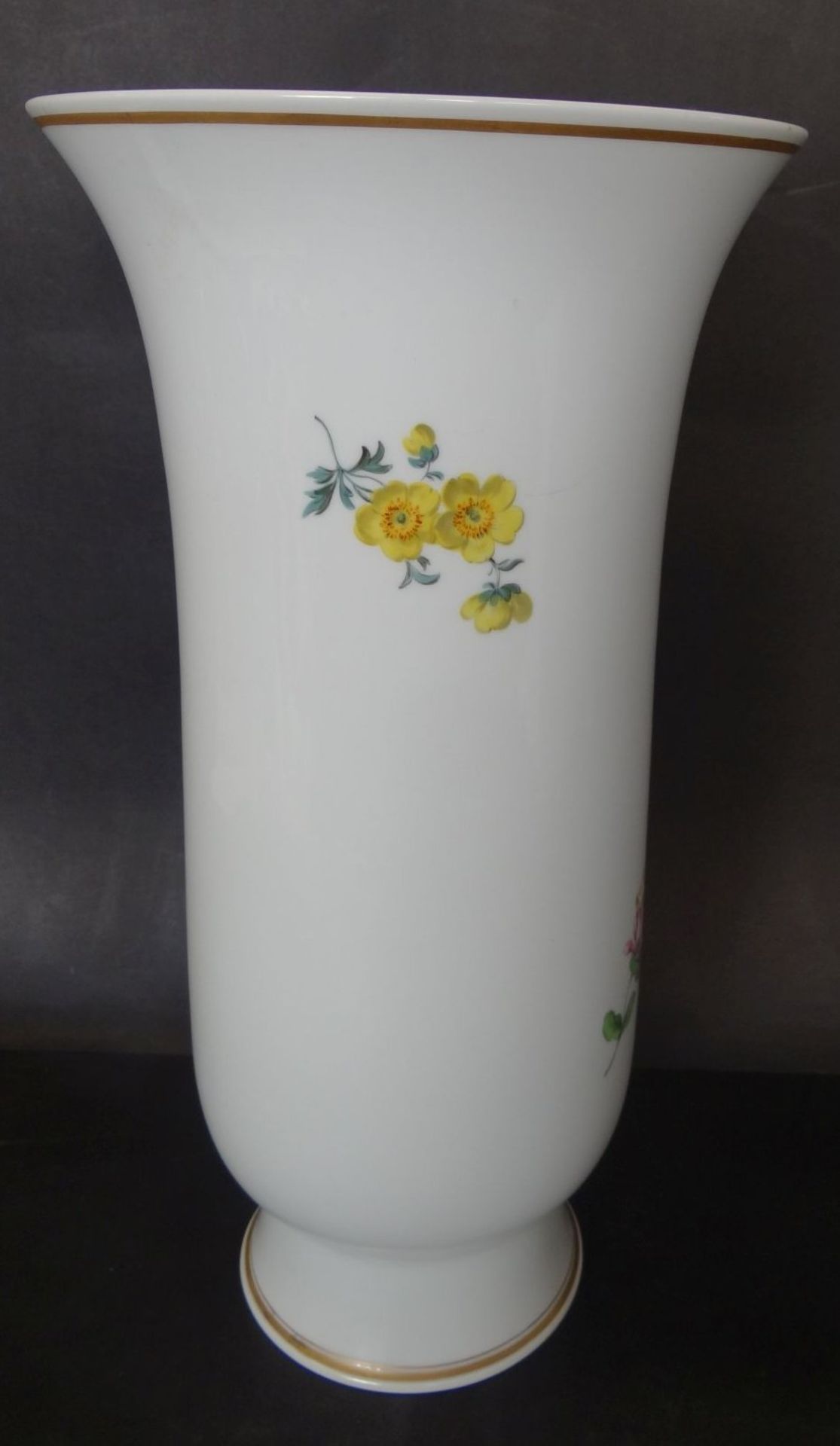 hohe Vase "Meissen" Blumenmalerei, Schwertermarke, 1.Wahl, Pfeiffer-Zeit um 1920-30, H-41 cm - Bild 5 aus 8