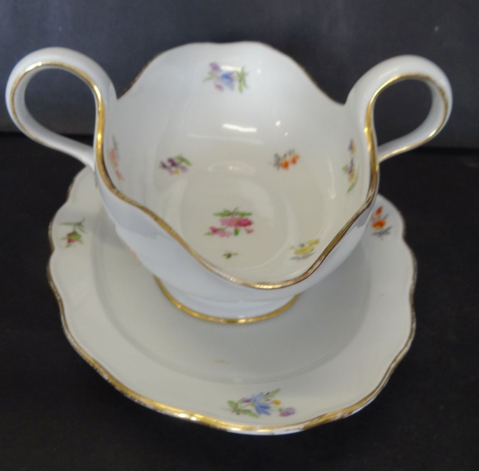 Sauciere "Meissen" Streublume, 1.Wahl, Knaufschwerter, 19.Jhd., H-9,5 cm, 24x15 cm, Golddekor tw. - Bild 3 aus 5