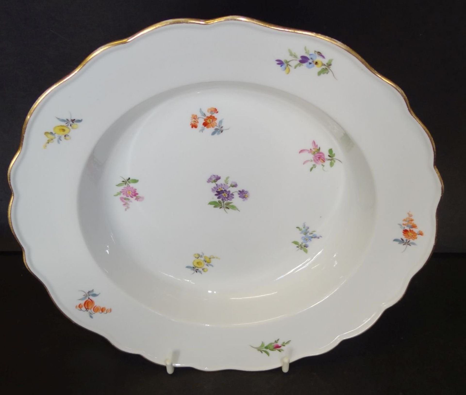 6 tiefe Teller "Meissen" Streublume, 1.Wahl, D-23 cm, Knaufschwerter, 19.Jhd. - Bild 3 aus 5