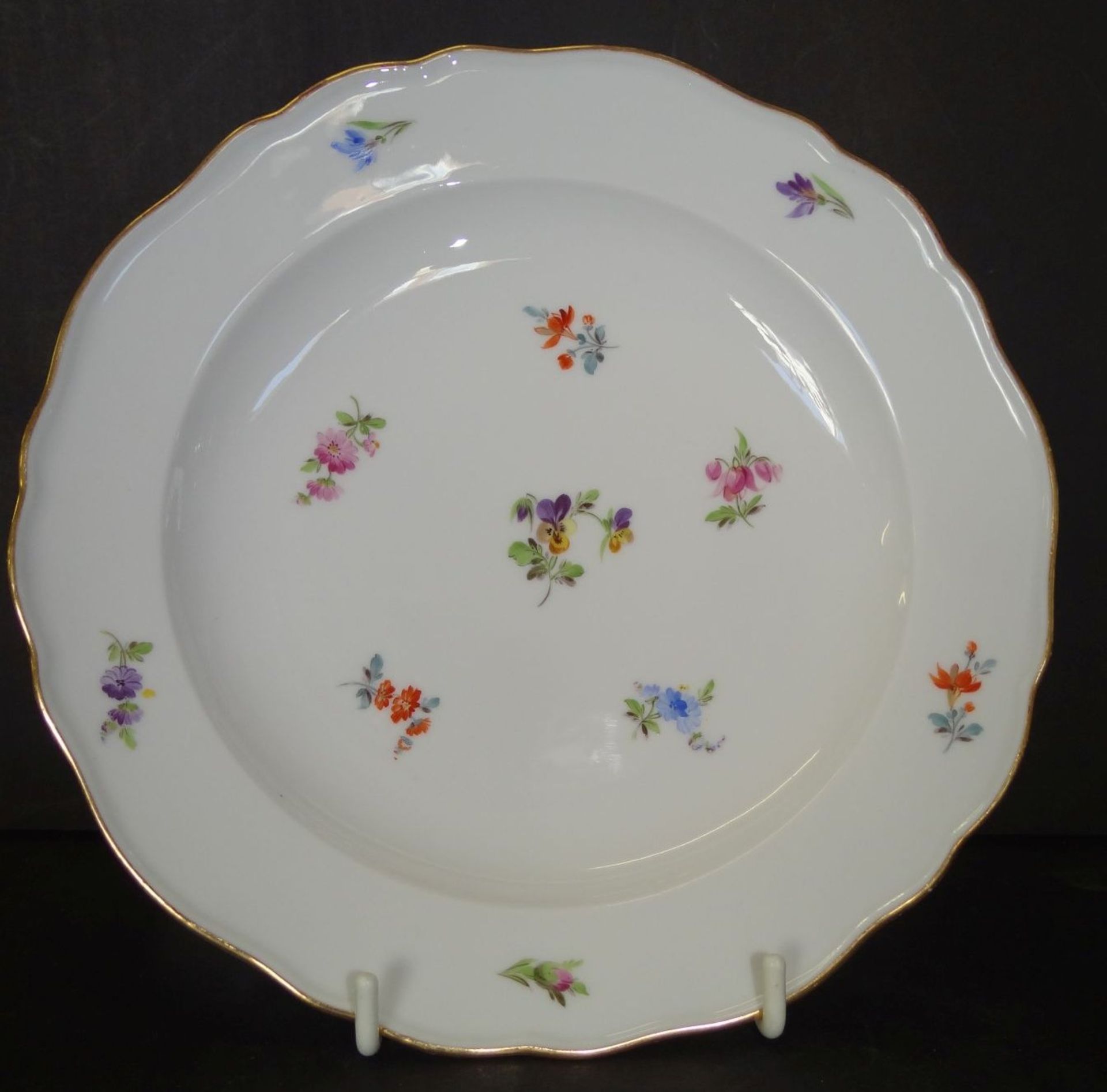 6 Mittelteller "Meissen" Streublume, 1.Wahl, D-21 cm, Knaufschwerter, 19.Jhd. - Bild 2 aus 5