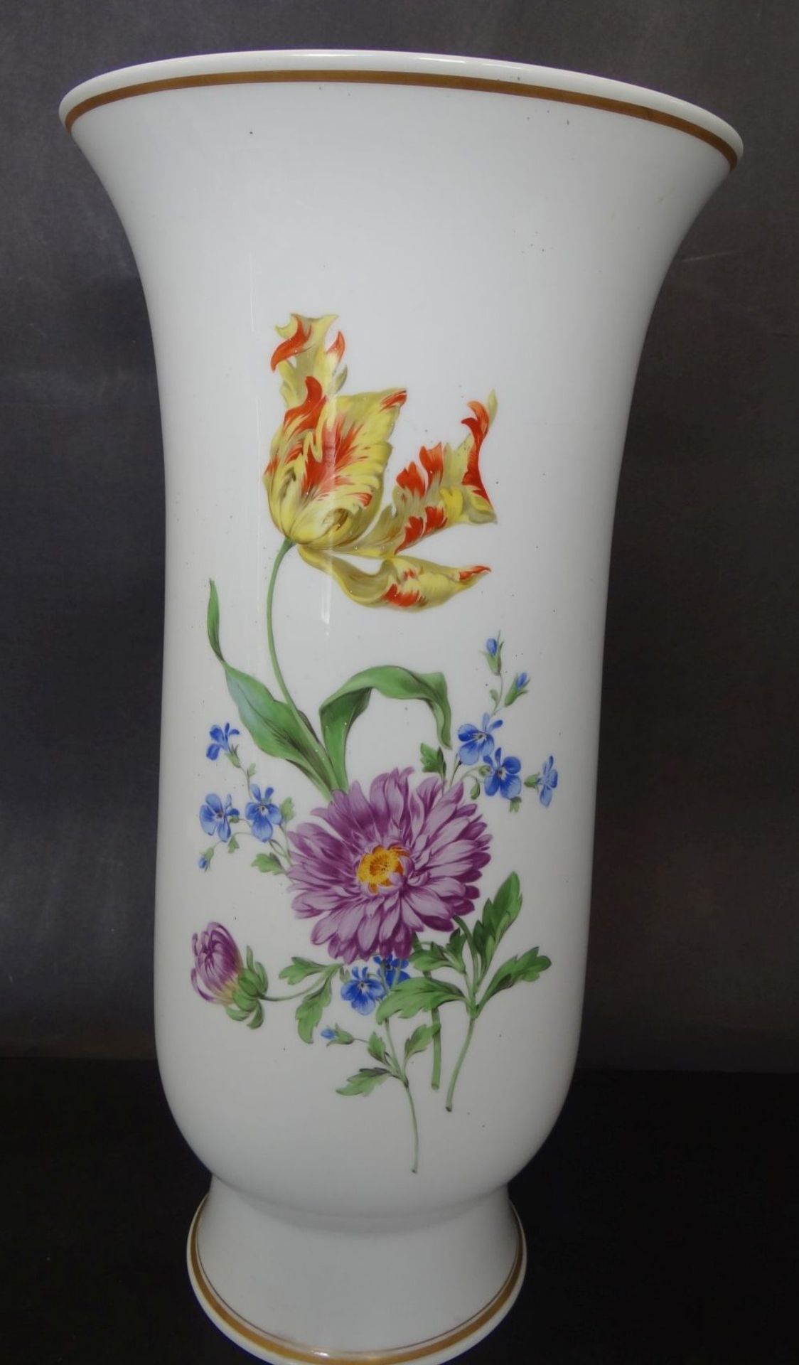 hohe Vase "Meissen" Blumenmalerei, Schwertermarke, 1.Wahl, Pfeiffer-Zeit um 1920-30, H-41 cm