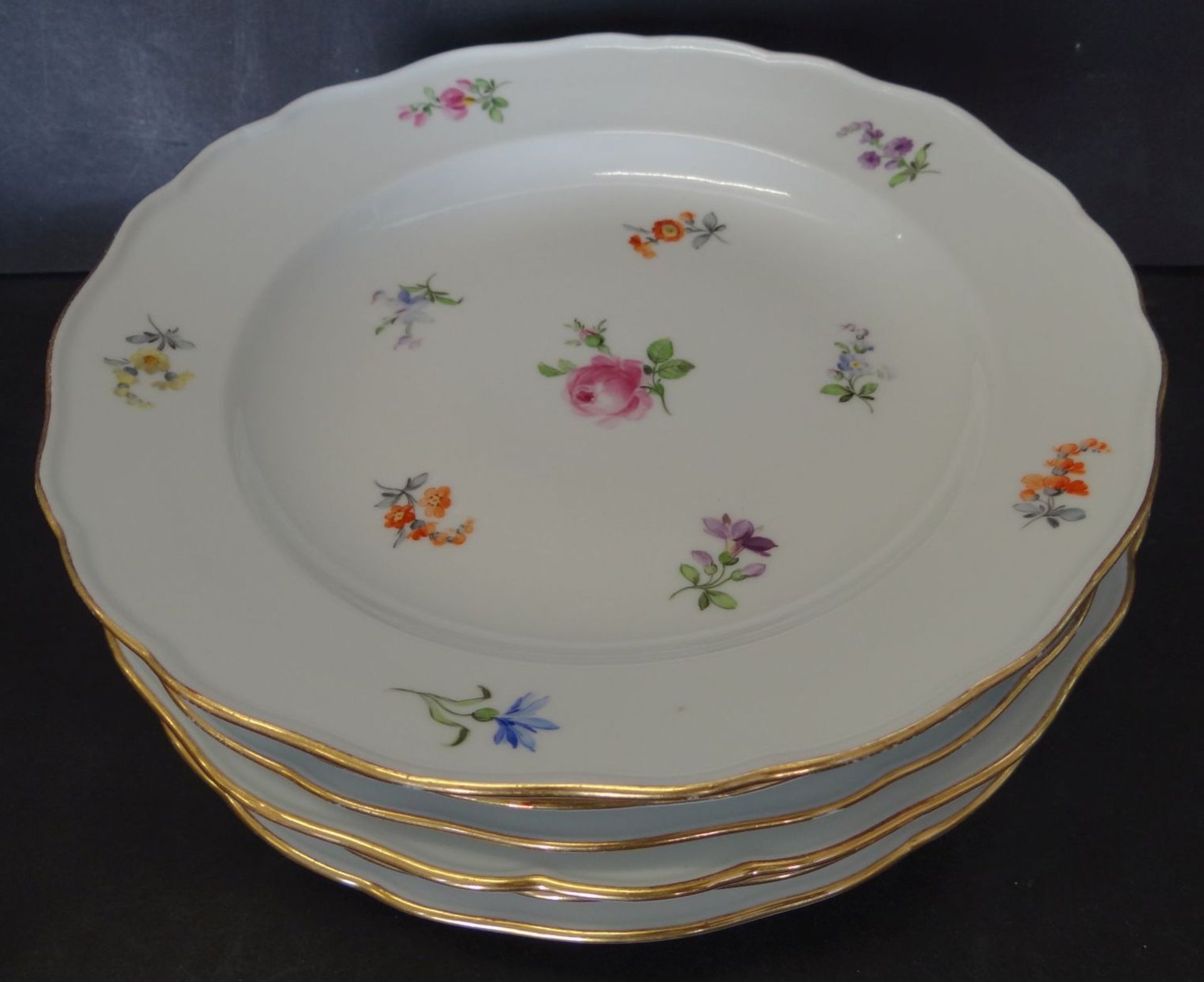 6 Speiseteller "Meissen" Streublume, 1.Wahl, D-24 cm, grossteils 19.Jhd.