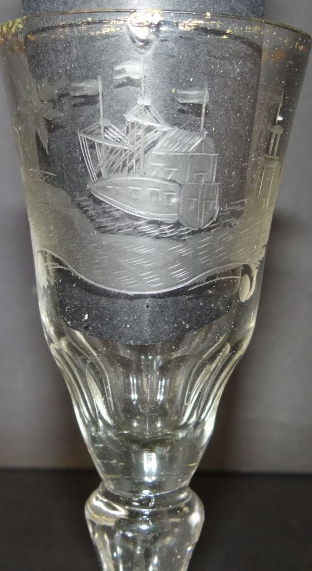Barock-Glas mit Spruch "Angenehme Hoffnung" und Schiff, H-15 cm, Rand mehrfach bestossen - Bild 3 aus 10