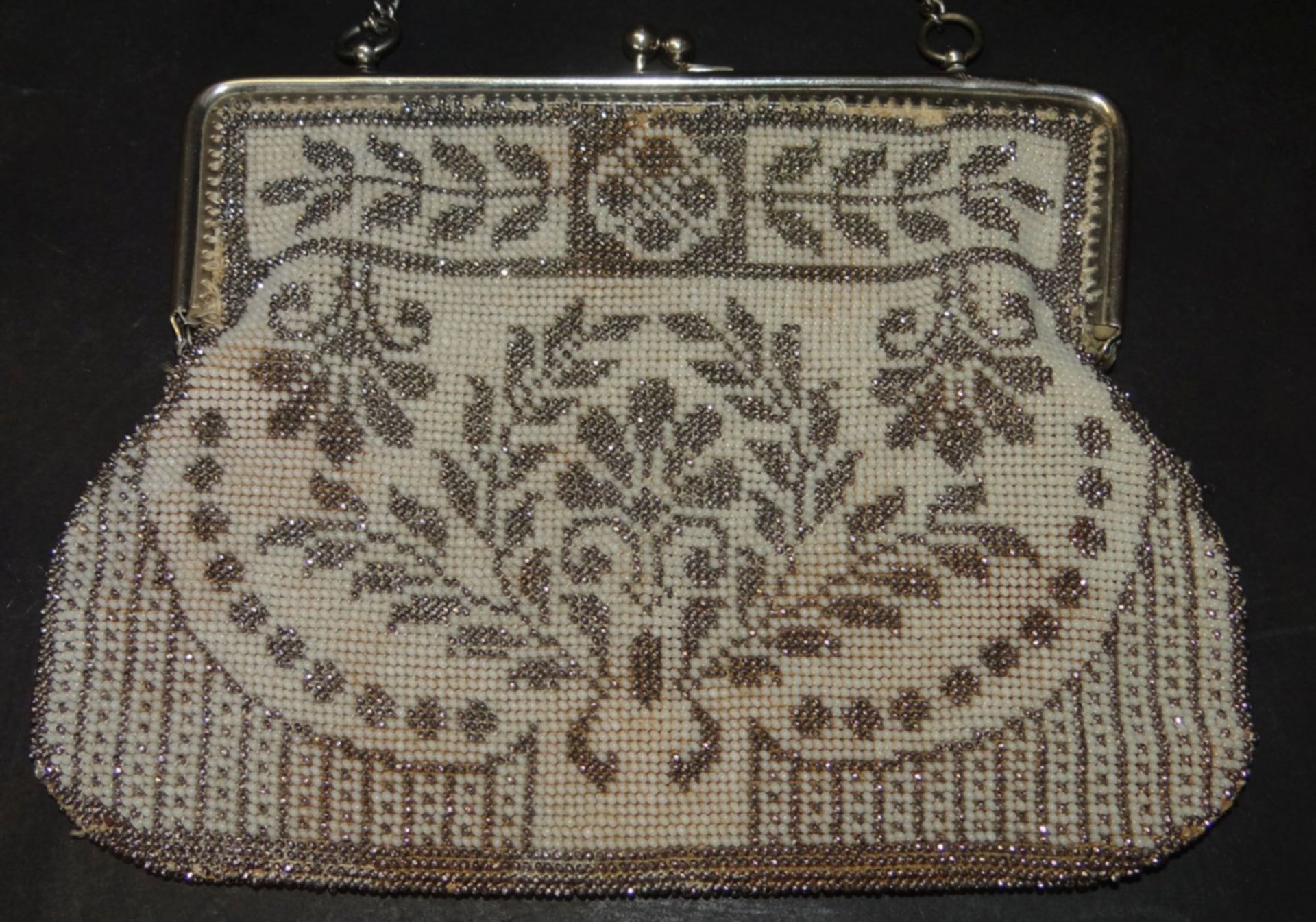 alte Handtasche, Perlstickerei, , Alters-u. Gebrauchsspuren, 16x20,5 cm - Bild 2 aus 5