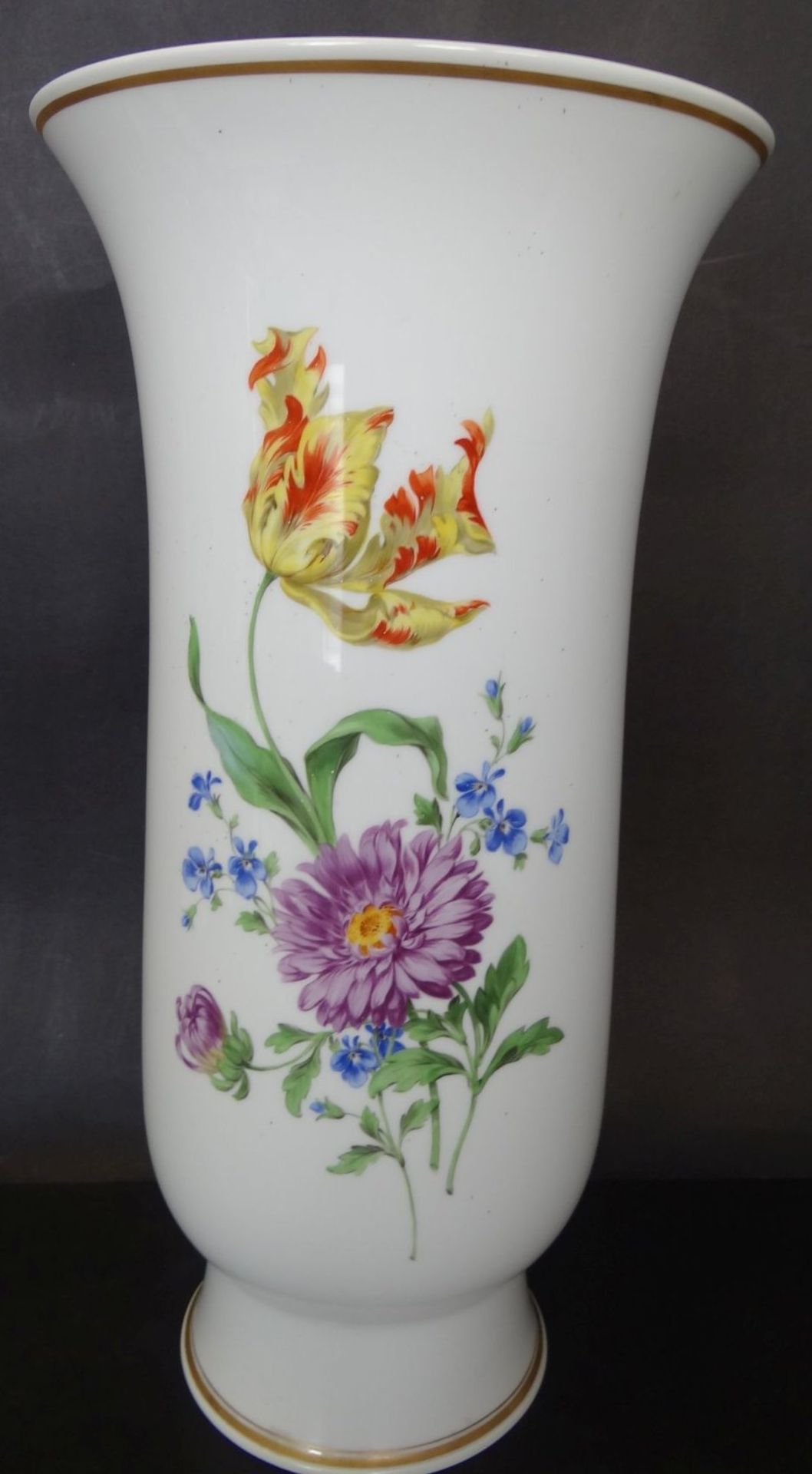 hohe Vase "Meissen" Blumenmalerei, Schwertermarke, 1.Wahl, Pfeiffer-Zeit um 1920-30, H-41 cm - Bild 3 aus 8