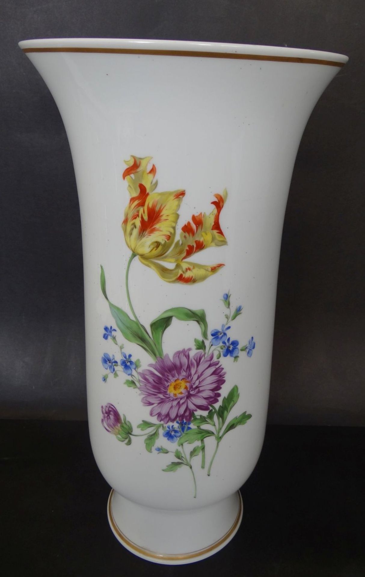 hohe Vase "Meissen" Blumenmalerei, Schwertermarke, 1.Wahl, Pfeiffer-Zeit um 1920-30, H-41 cm - Bild 2 aus 8