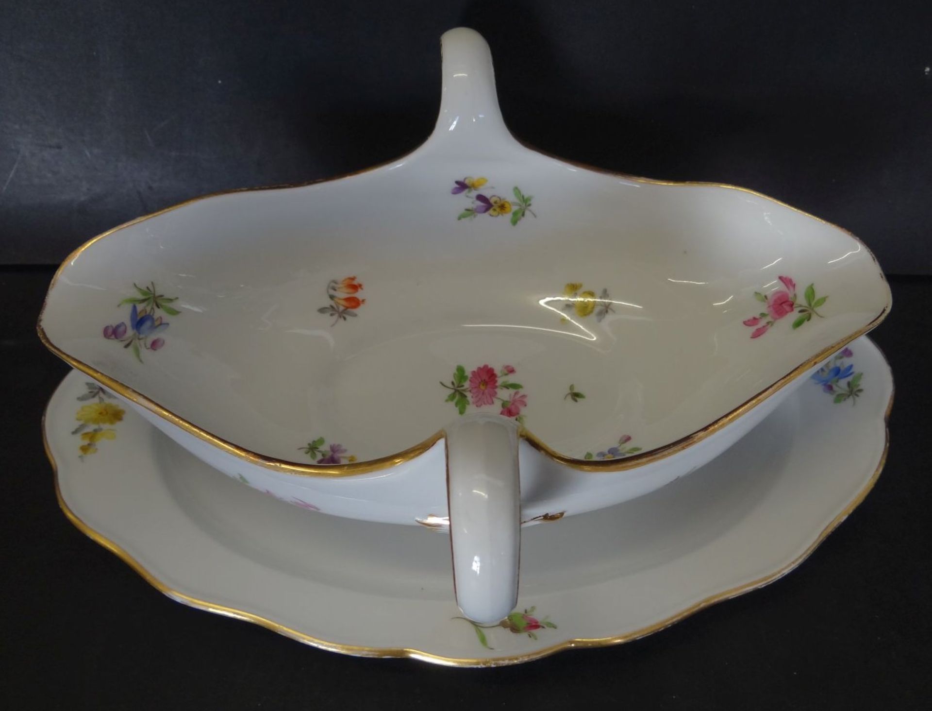 Sauciere "Meissen" Streublume, 1.Wahl, Knaufschwerter, 19.Jhd., H-9,5 cm, 24x15 cm, Golddekor tw. - Bild 2 aus 5