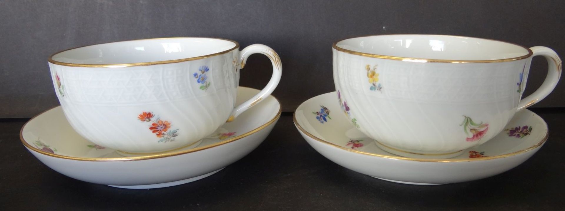 2 grosse Cafe au lait Tassen mit U.T. "Meissen" Streublume, 1.Wahl, , H-6,5 cm, D-11 cm