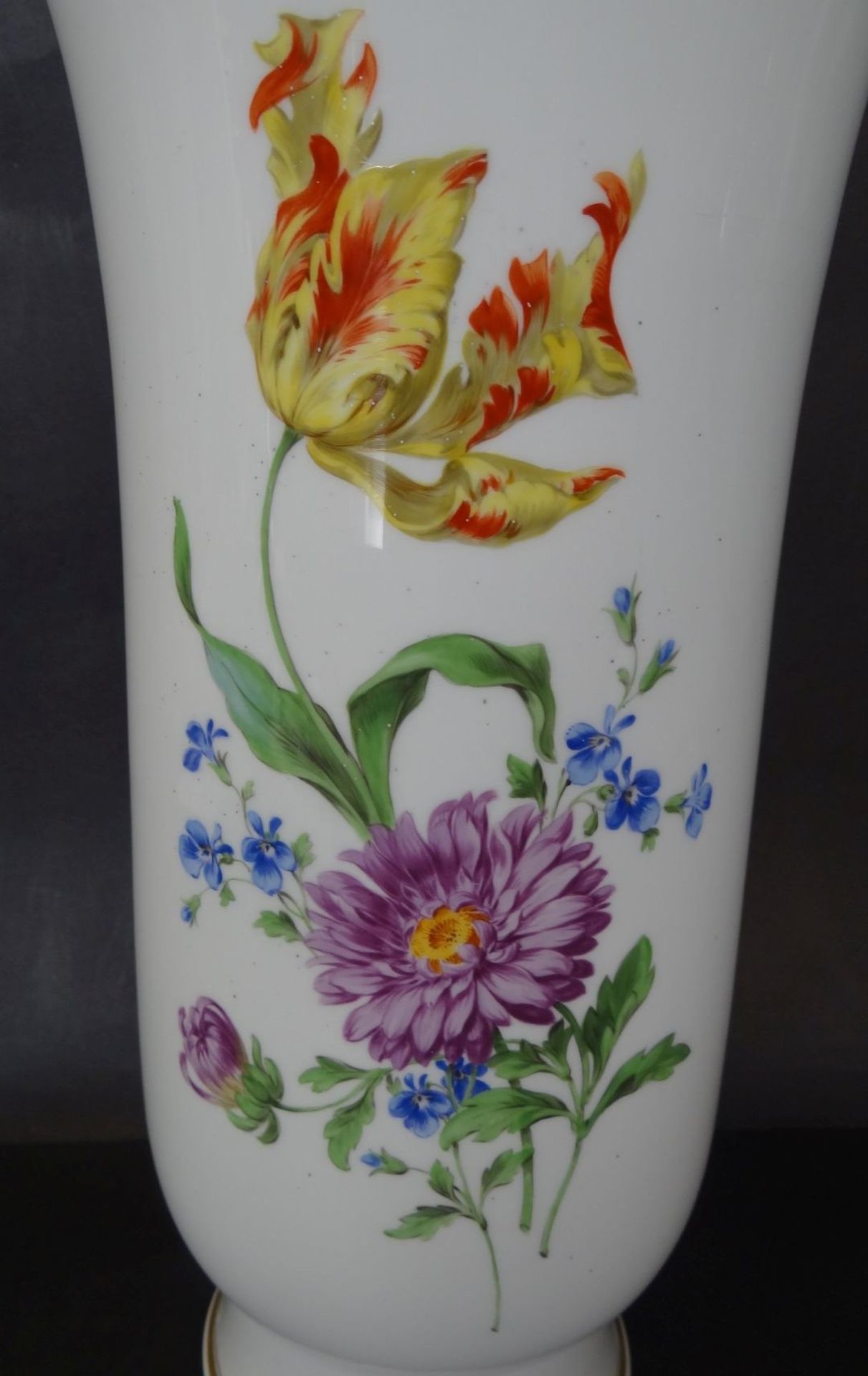 hohe Vase "Meissen" Blumenmalerei, Schwertermarke, 1.Wahl, Pfeiffer-Zeit um 1920-30, H-41 cm - Bild 4 aus 8