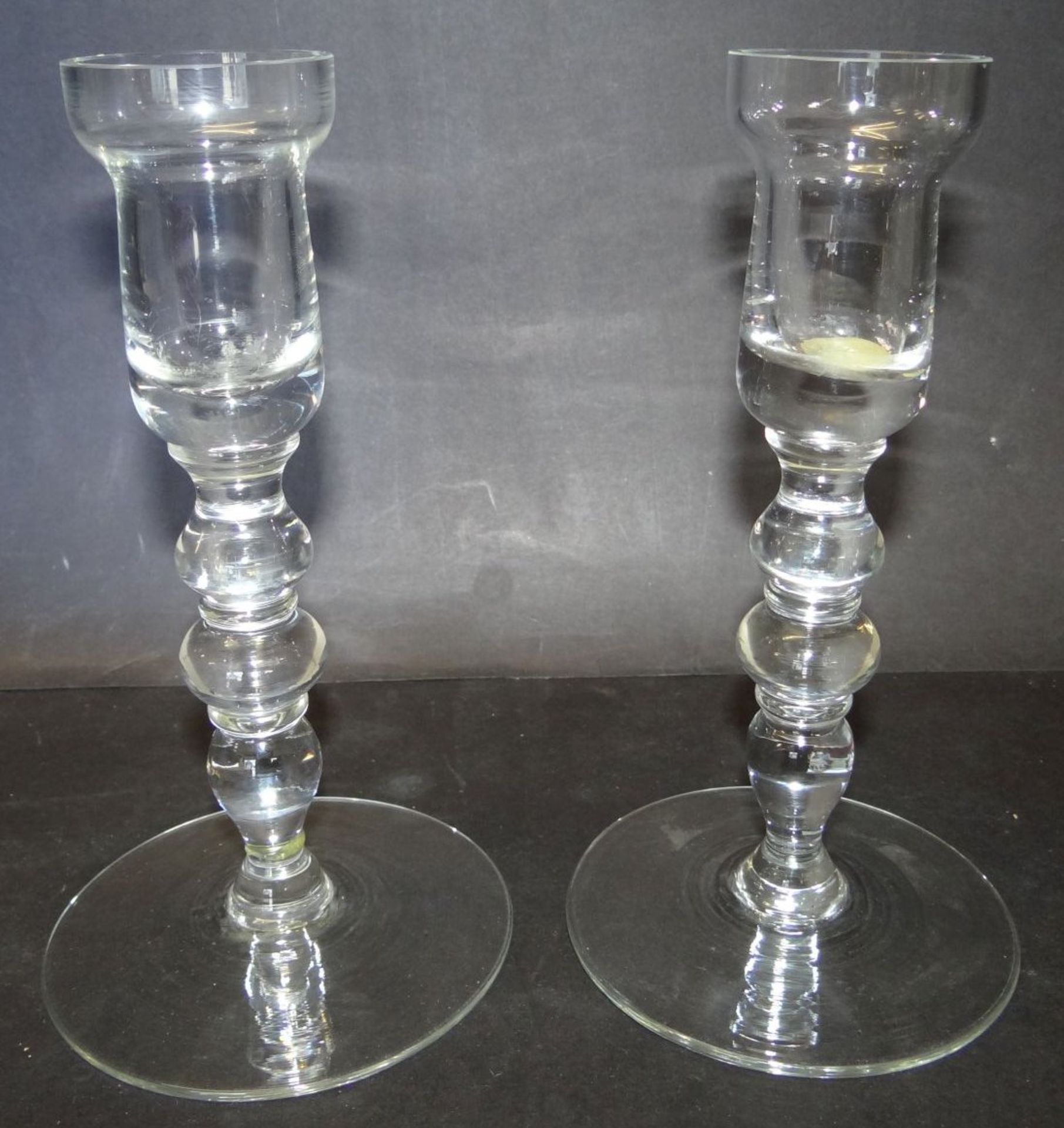 Paar hohe Glas-Kerzenhalter, H-18 cm - Bild 2 aus 3