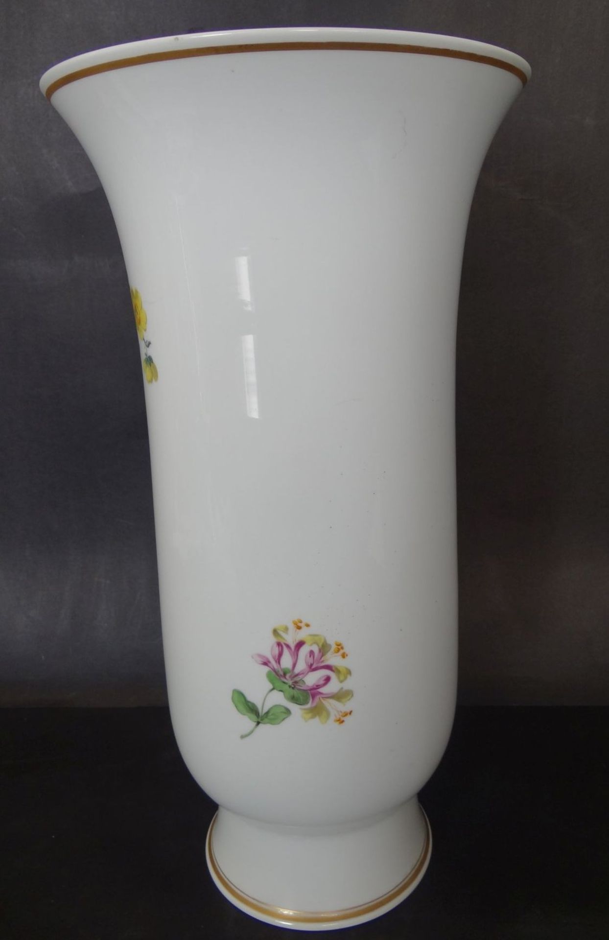 hohe Vase "Meissen" Blumenmalerei, Schwertermarke, 1.Wahl, Pfeiffer-Zeit um 1920-30, H-41 cm - Bild 6 aus 8