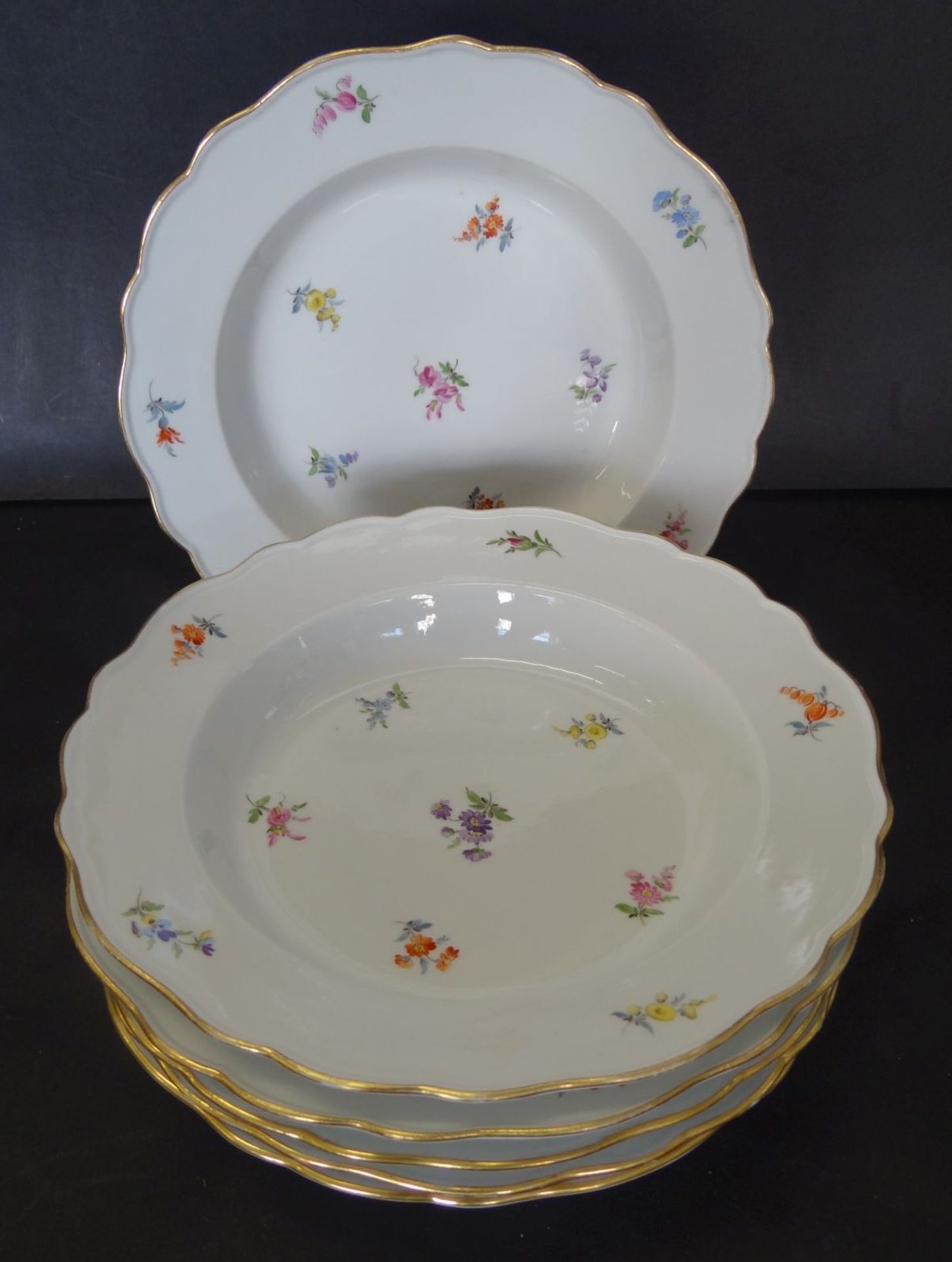 6 tiefe Teller "Meissen" Streublume, 1.Wahl, D-23 cm, Knaufschwerter, 19.Jhd.