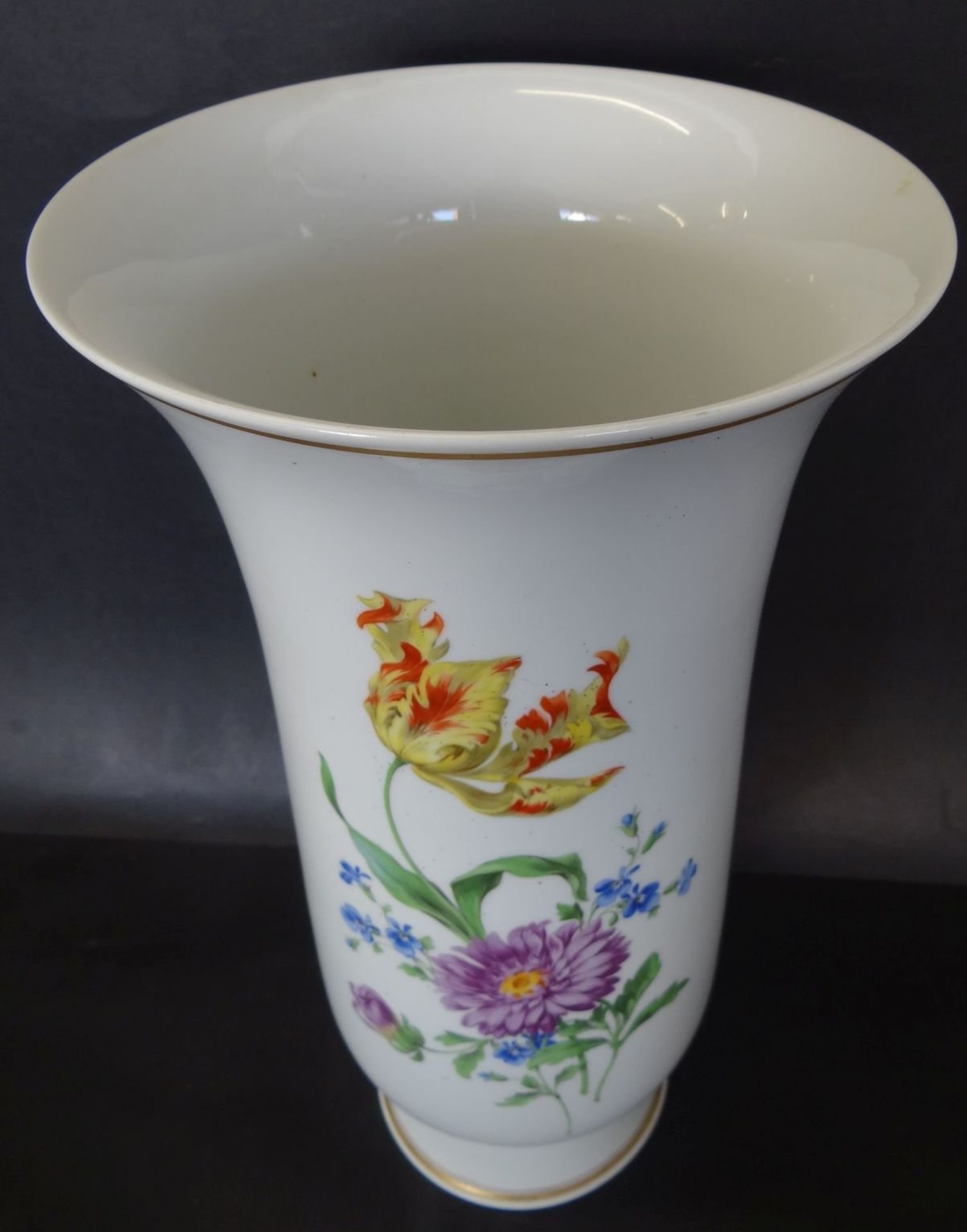 hohe Vase "Meissen" Blumenmalerei, Schwertermarke, 1.Wahl, Pfeiffer-Zeit um 1920-30, H-41 cm - Bild 7 aus 8