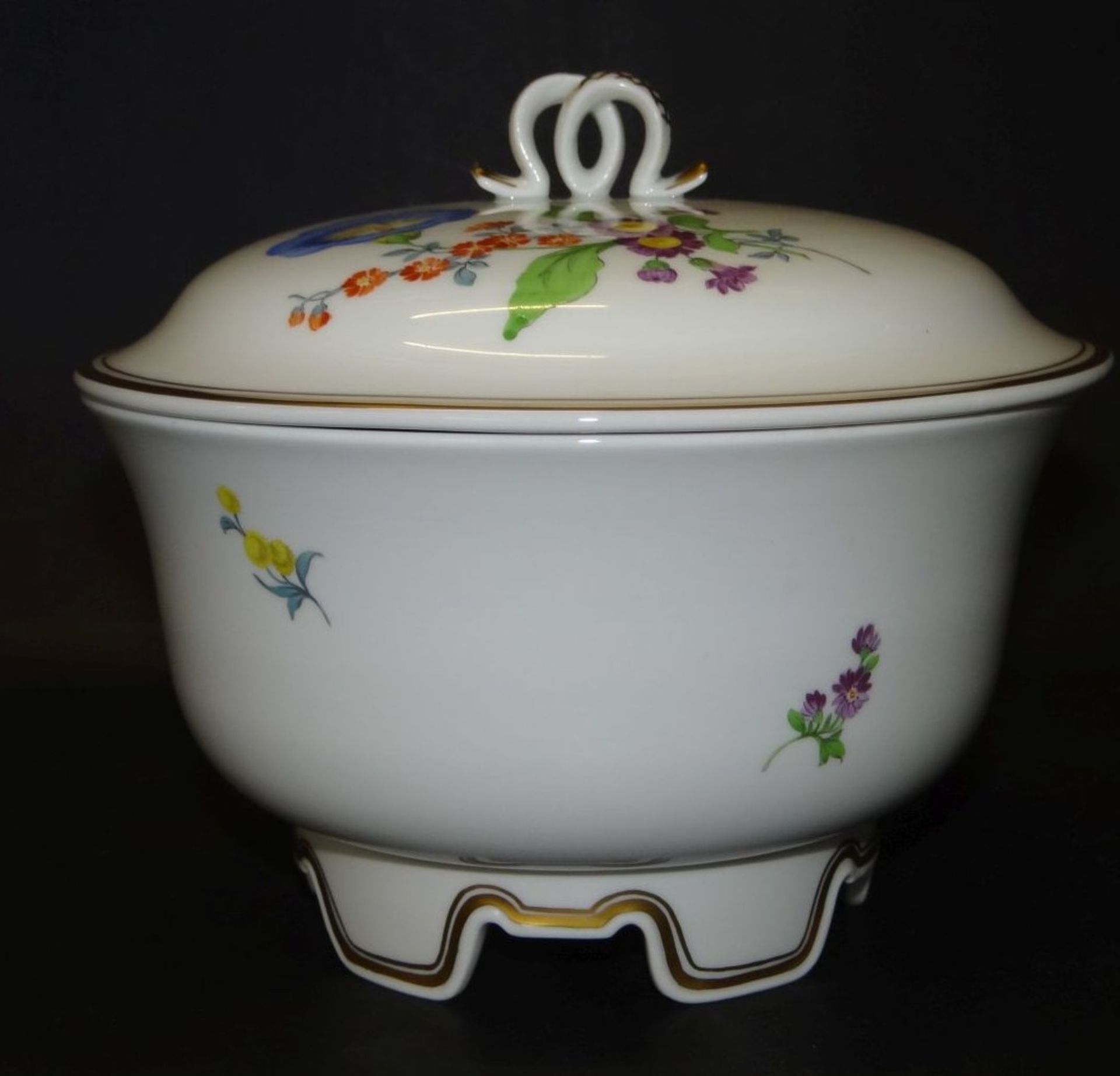 grosse Bonbonniere "Meissen" Blumendekor, Schwertermarke, 1.Wahl, H-14 cm, D-17 cm - Bild 4 aus 5