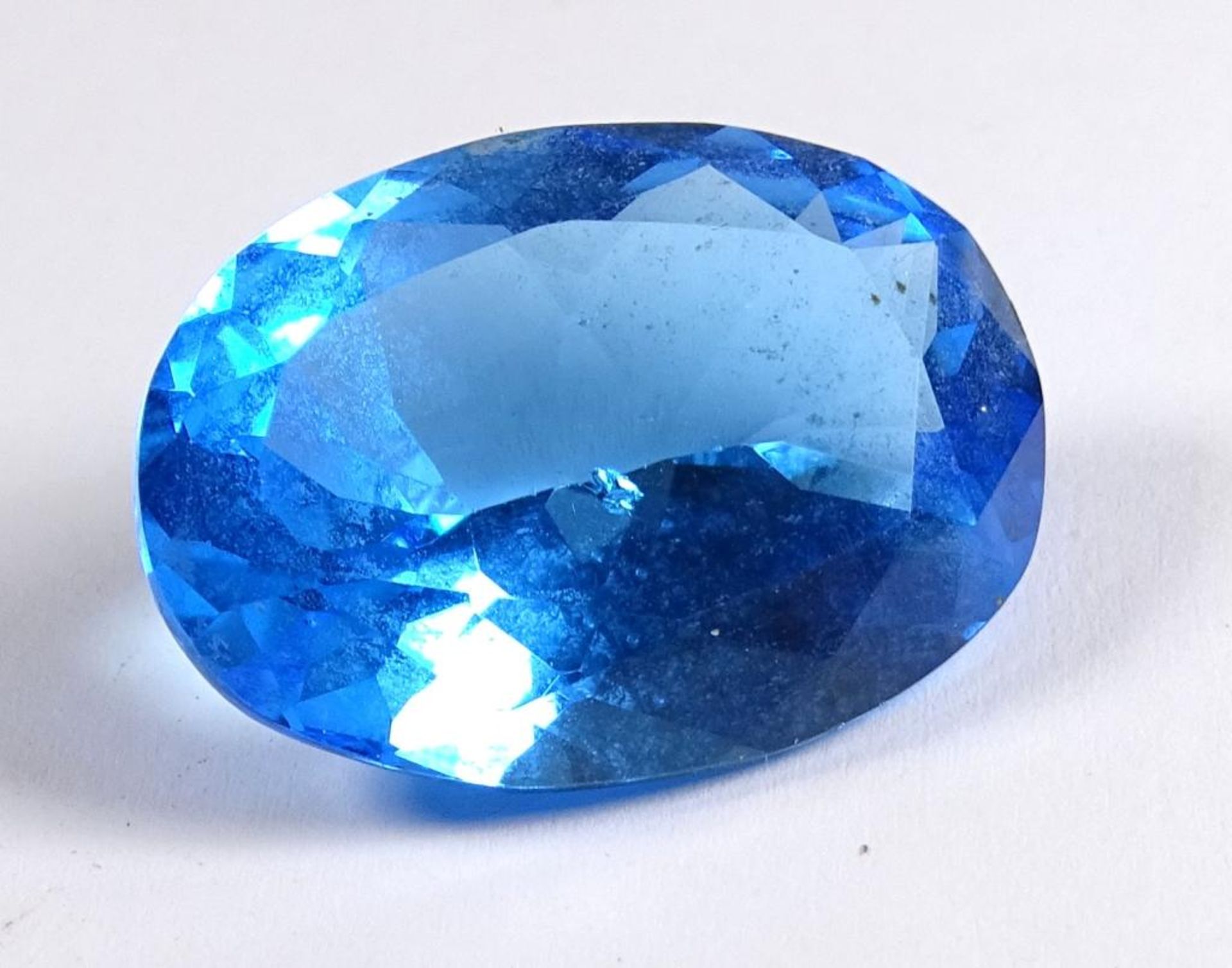 Blauer Halbedelstein 34,28ct.