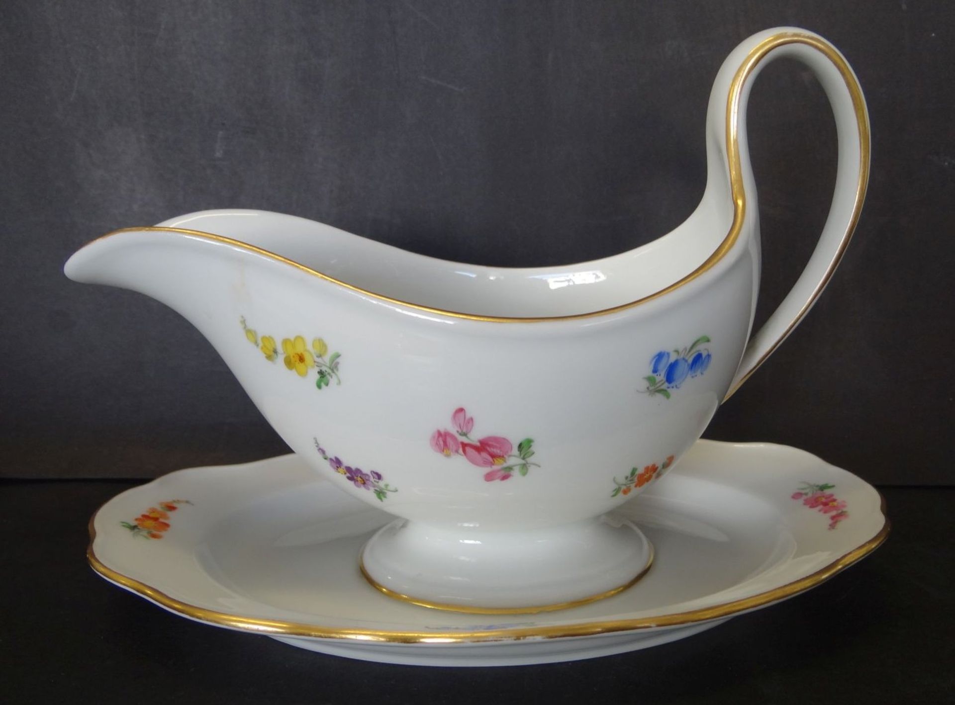 Sauciere "Meissen" Streublume, 1.Wahl, , Knaufschwerter, 19.Jhd., H-14 cm, L-20 cm