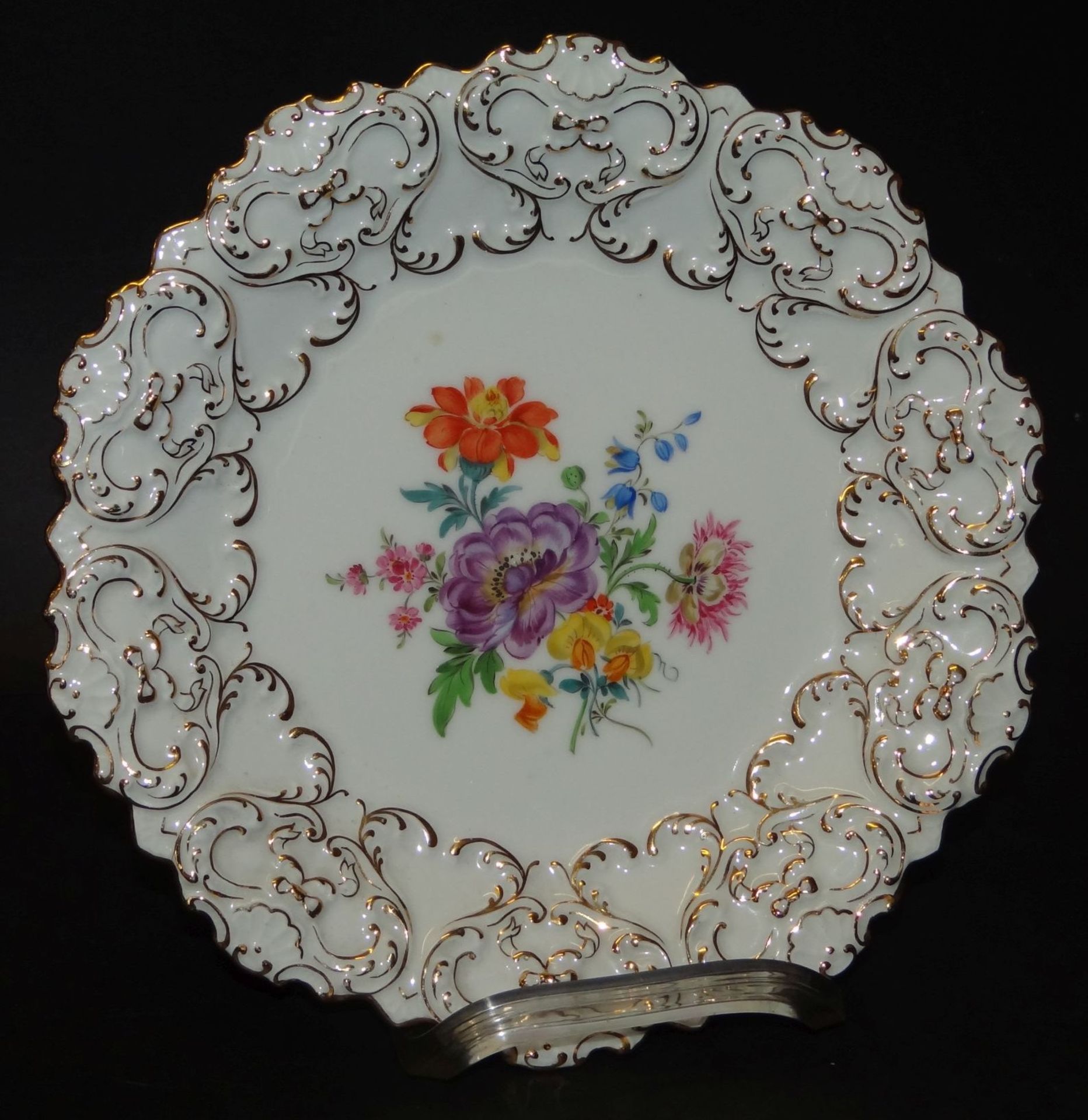 Prunkteller "Meissen" Schwertermarke, , Blumenmalerei und Golddekor, D-23 cm, 1.Wahl